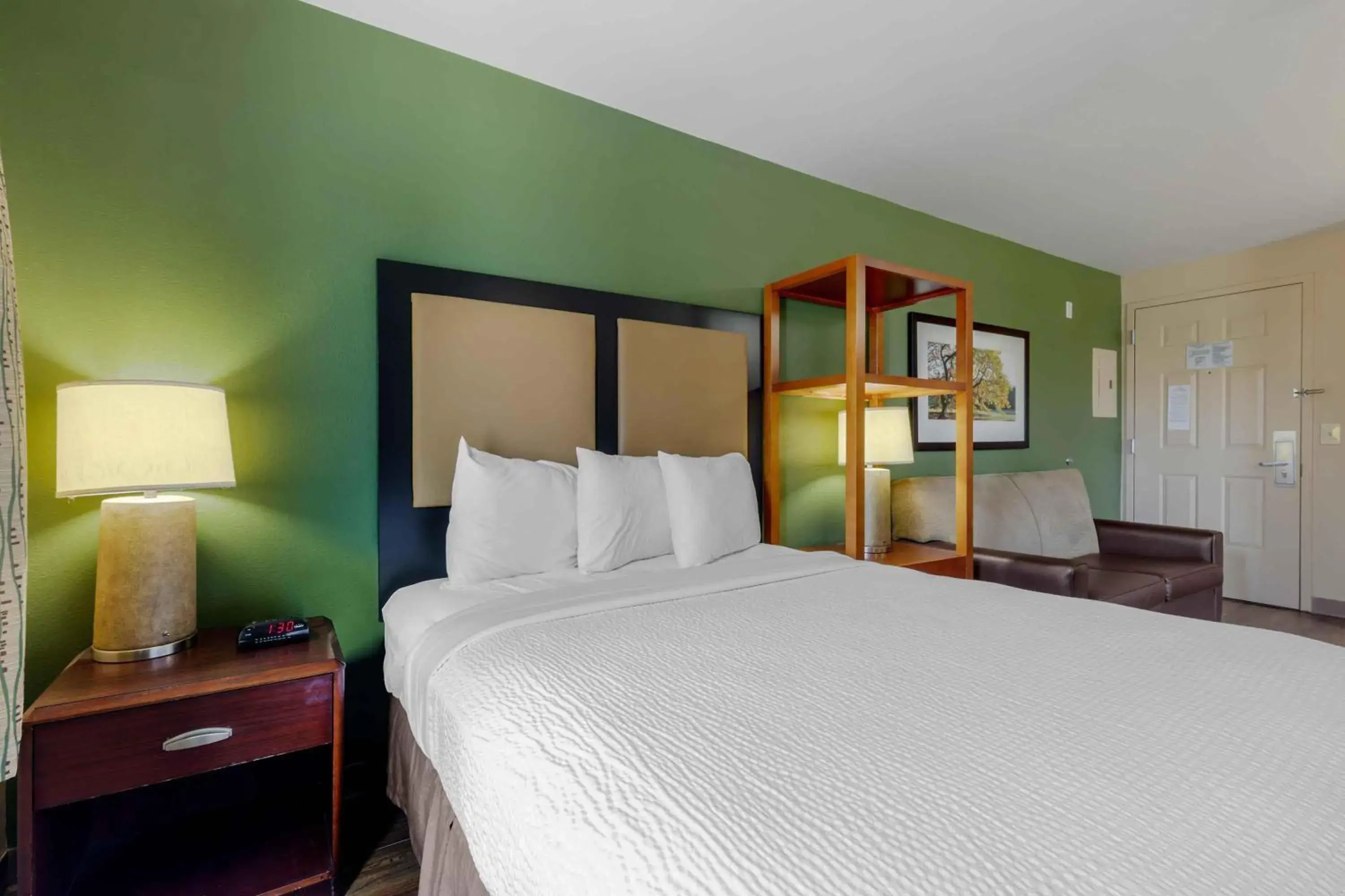 Deluxe Studio with 1 Queen Bed - Non-Smoking in Extended Stay America Suites - Dallas - Las Colinas - Green Park Dr Deluxe Studio with 1 Queen Bed - Non-Smoking in Extended Stay America Suites - Dallas - Las Colinas - Green Park Dr