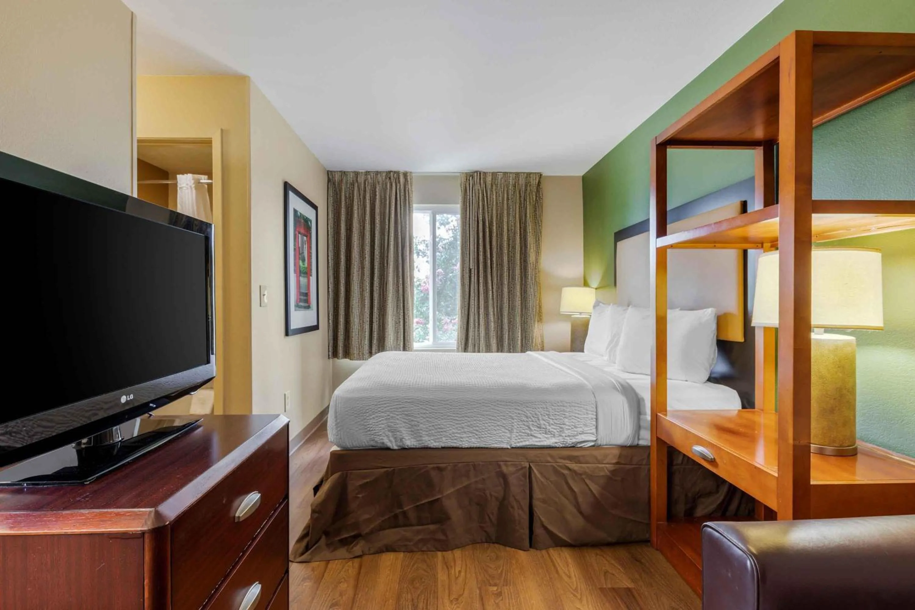 Bedroom, Bed in Extended Stay America Suites - Dallas - Las Colinas - Green Park Dr