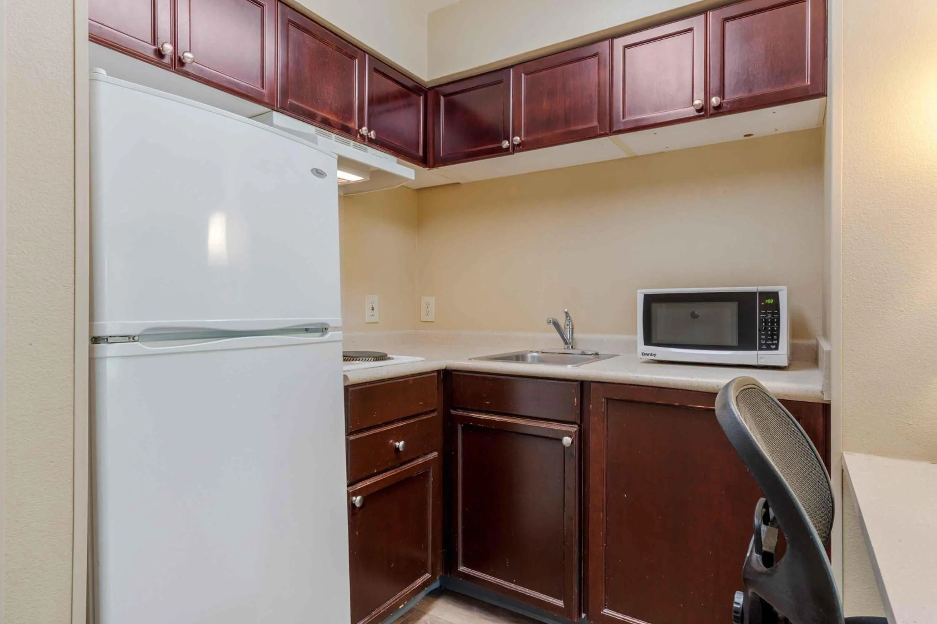 Kitchen or kitchenette in Extended Stay America Suites - Dallas - Las Colinas - Green Park Dr
