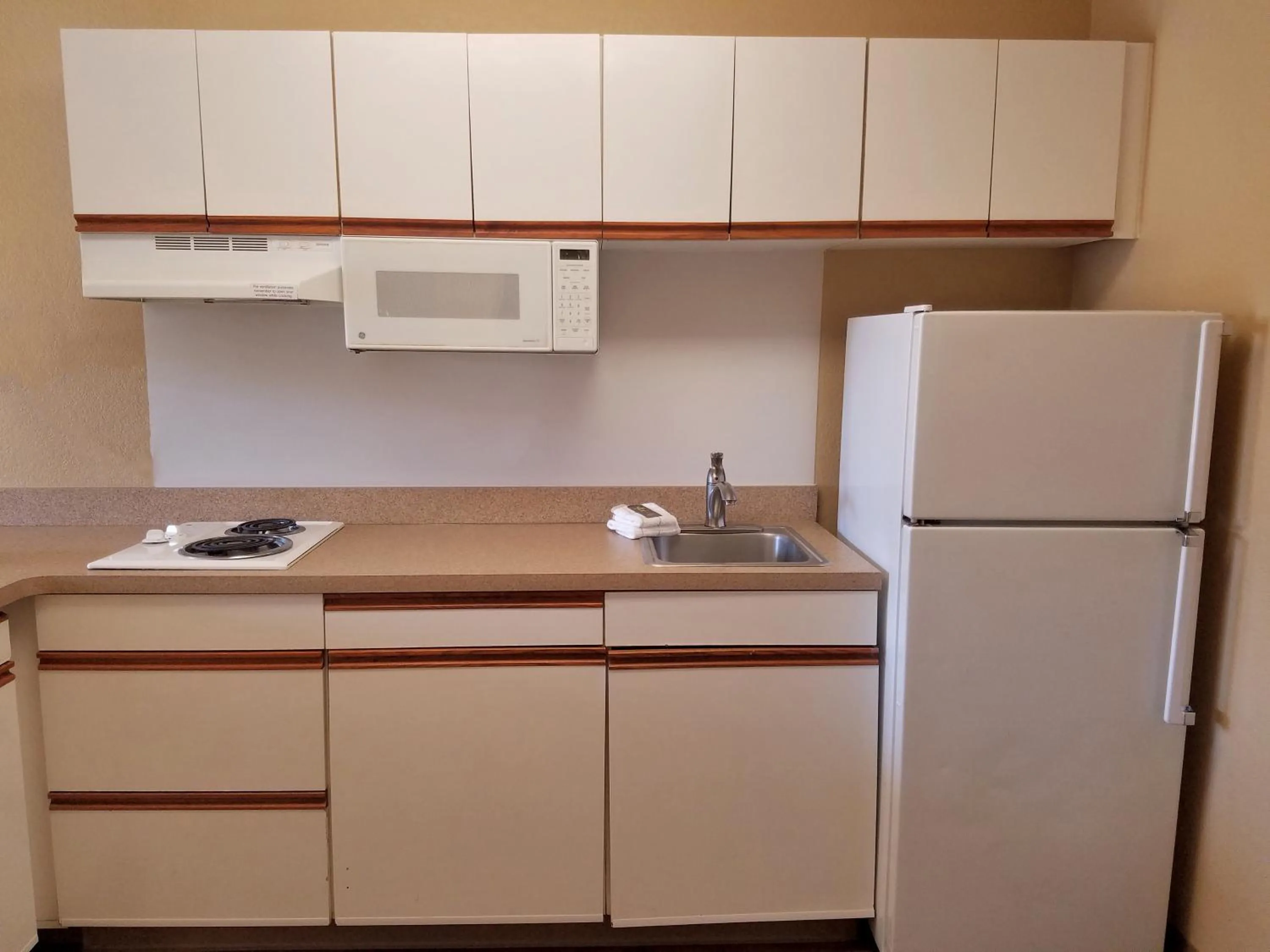 Kitchen or kitchenette in Extended Stay America Suites - Kansas City - Overland Park - Nall Ave