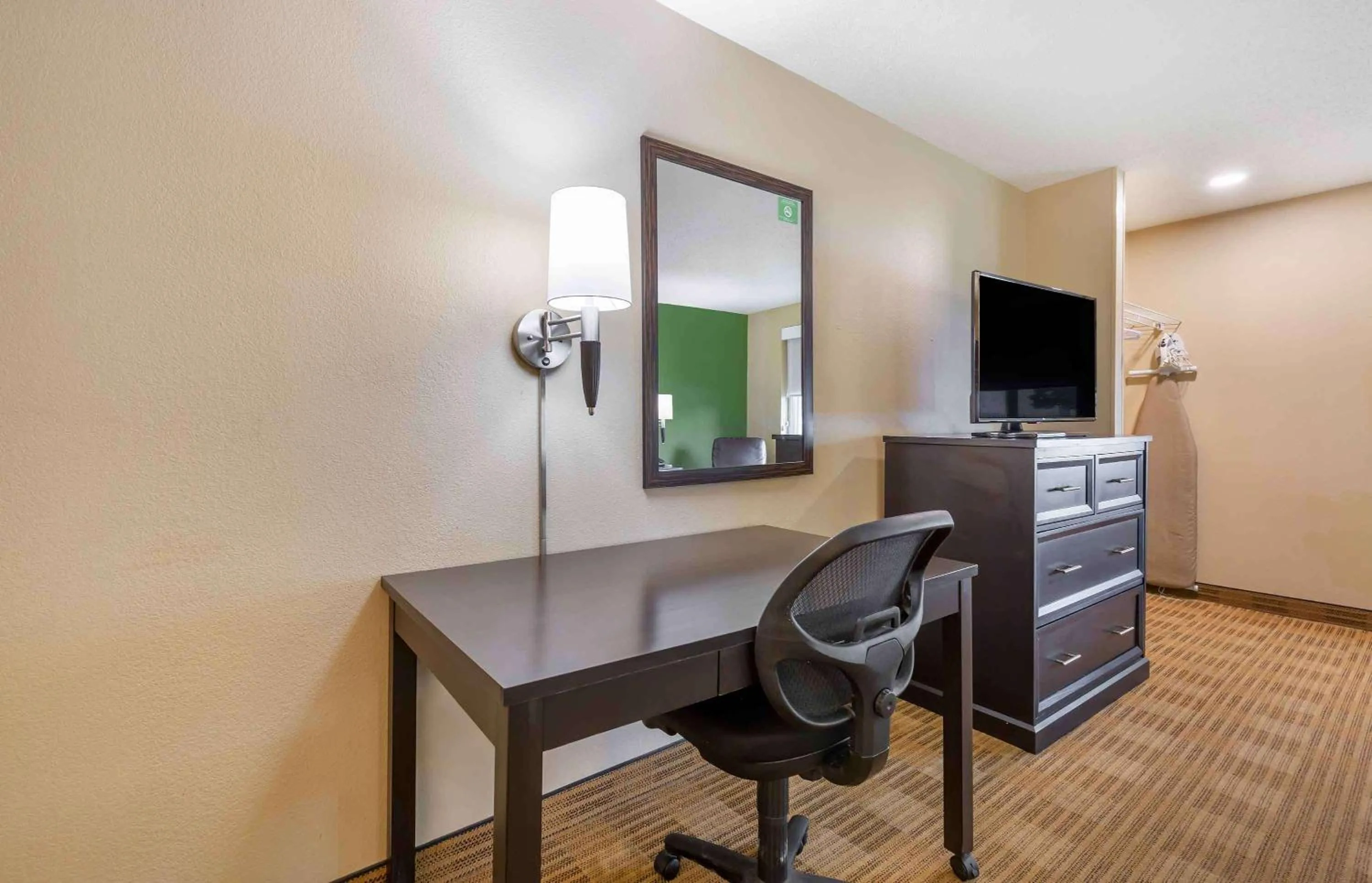 Bedroom in Extended Stay America Suites - Washington, DC - Springfield