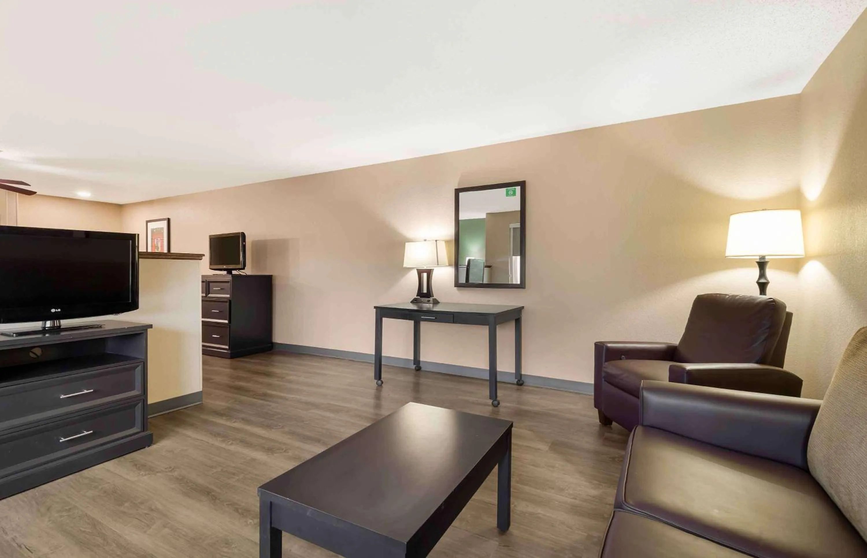 Bedroom in Extended Stay America Suites - Washington, DC - Springfield