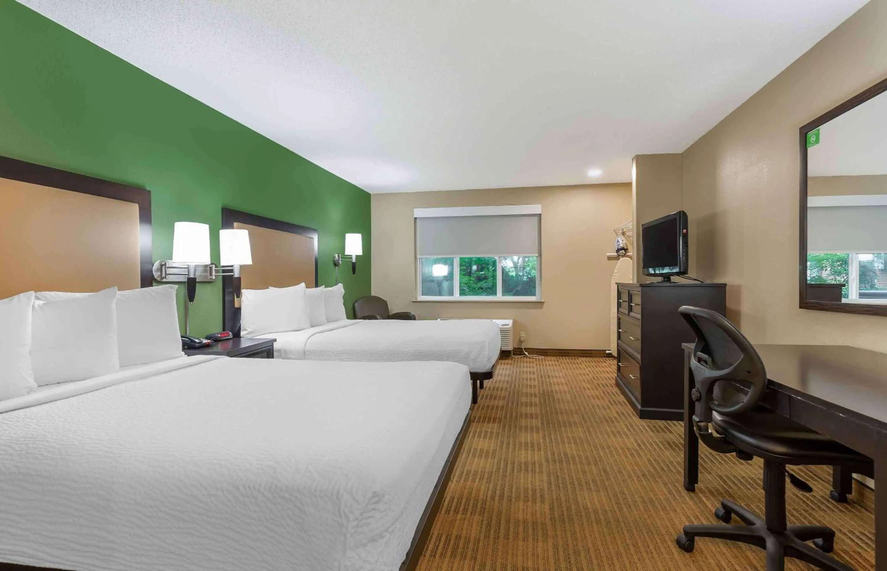 Bedroom, Bed in Extended Stay America Suites - Washington, DC - Springfield