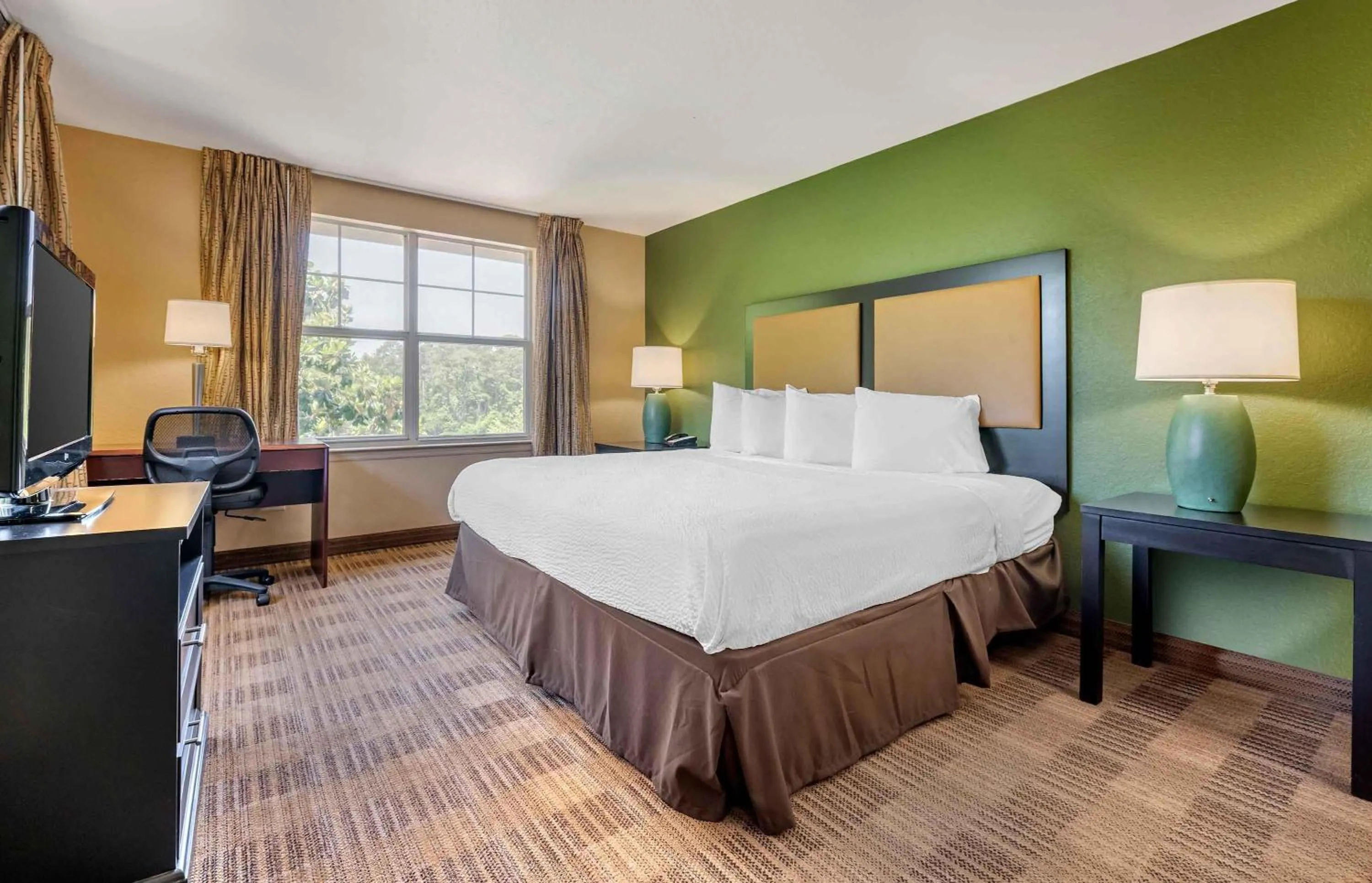 Bedroom, Bed in Extended Stay America Suites - Jacksonville - Deerwood Park