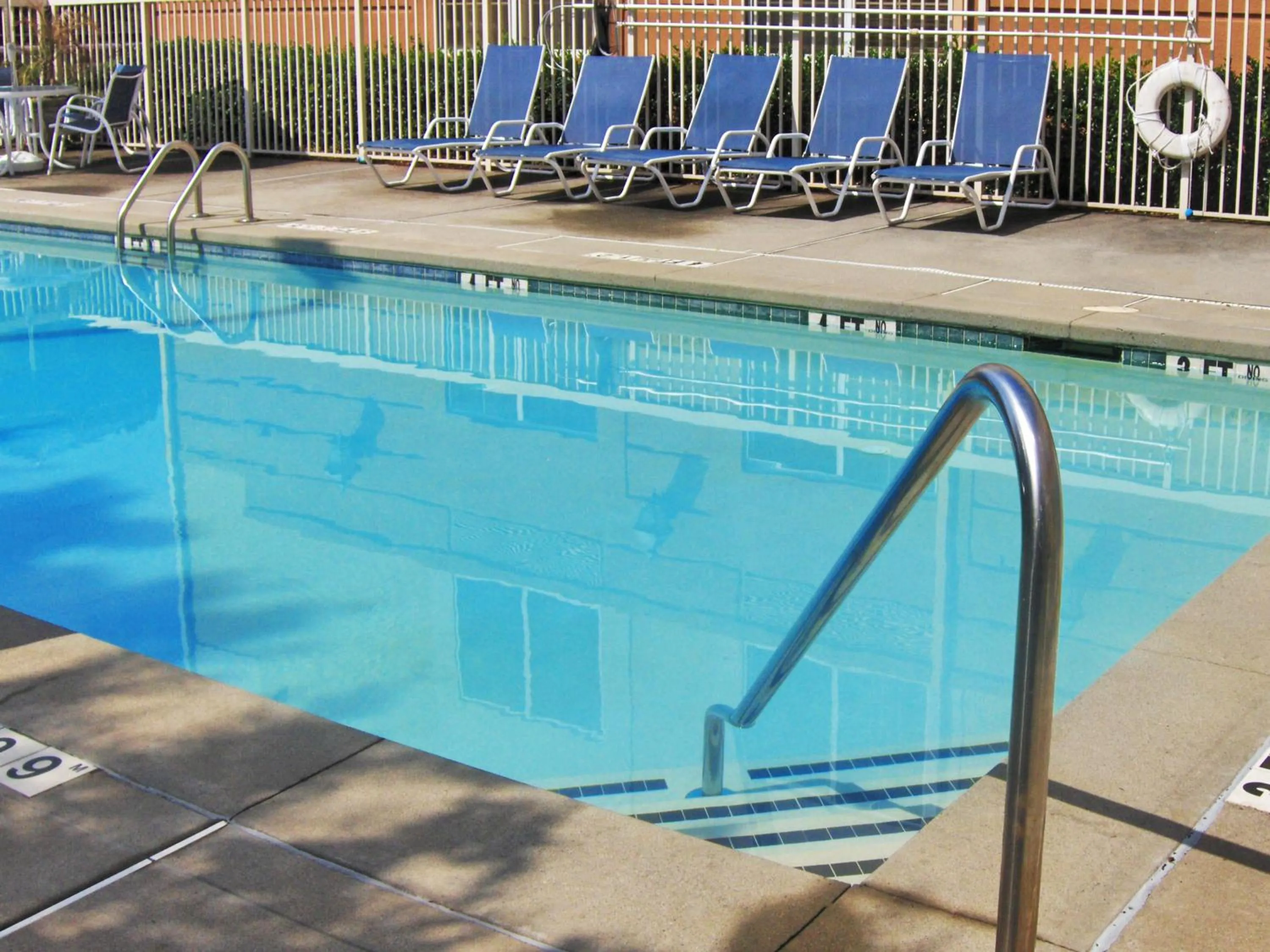Swimming pool in Extended Stay America Suites - Jacksonville - Deerwood Park
