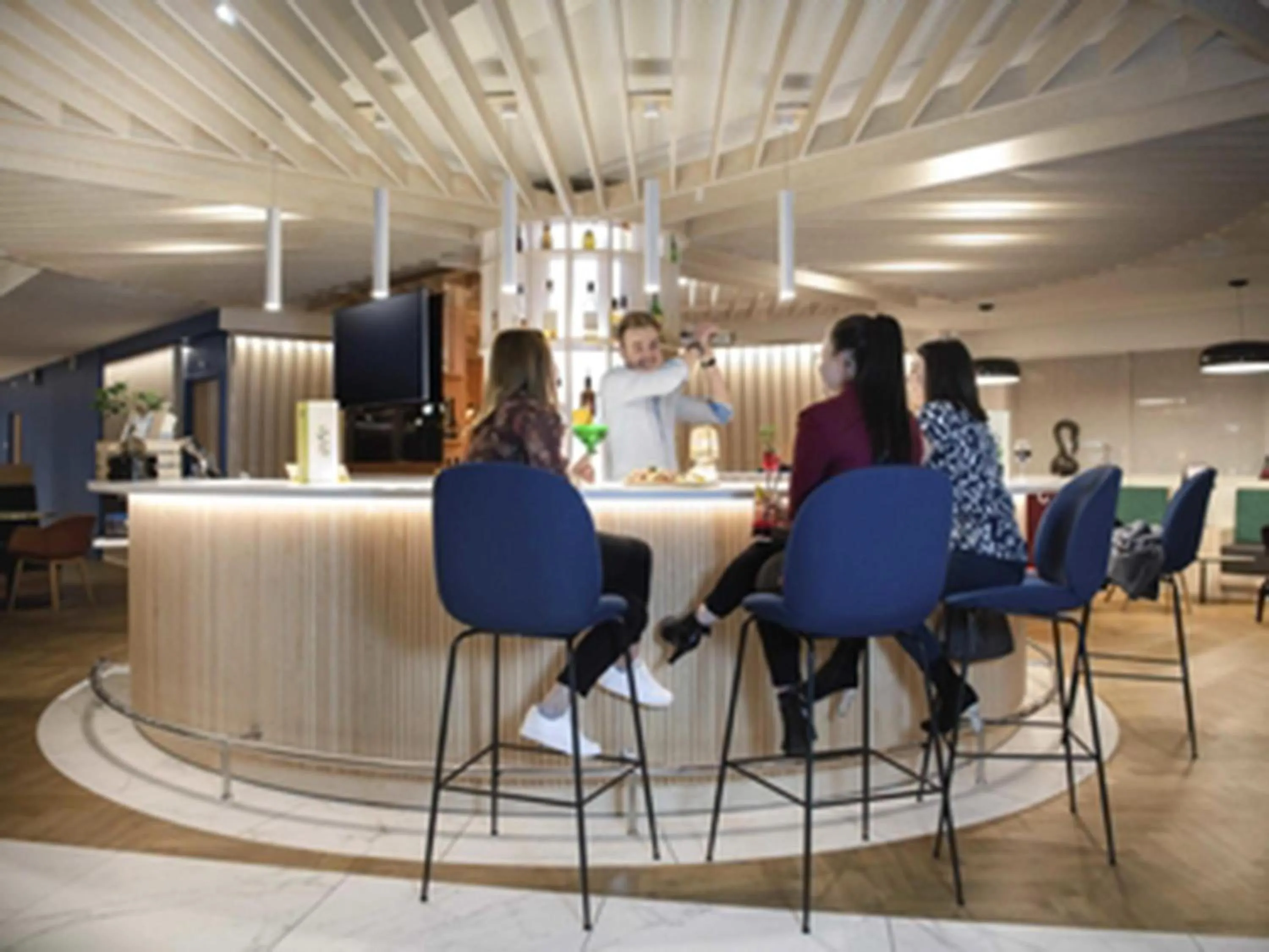 Lounge or bar in Novotel Le Havre Centre Gare