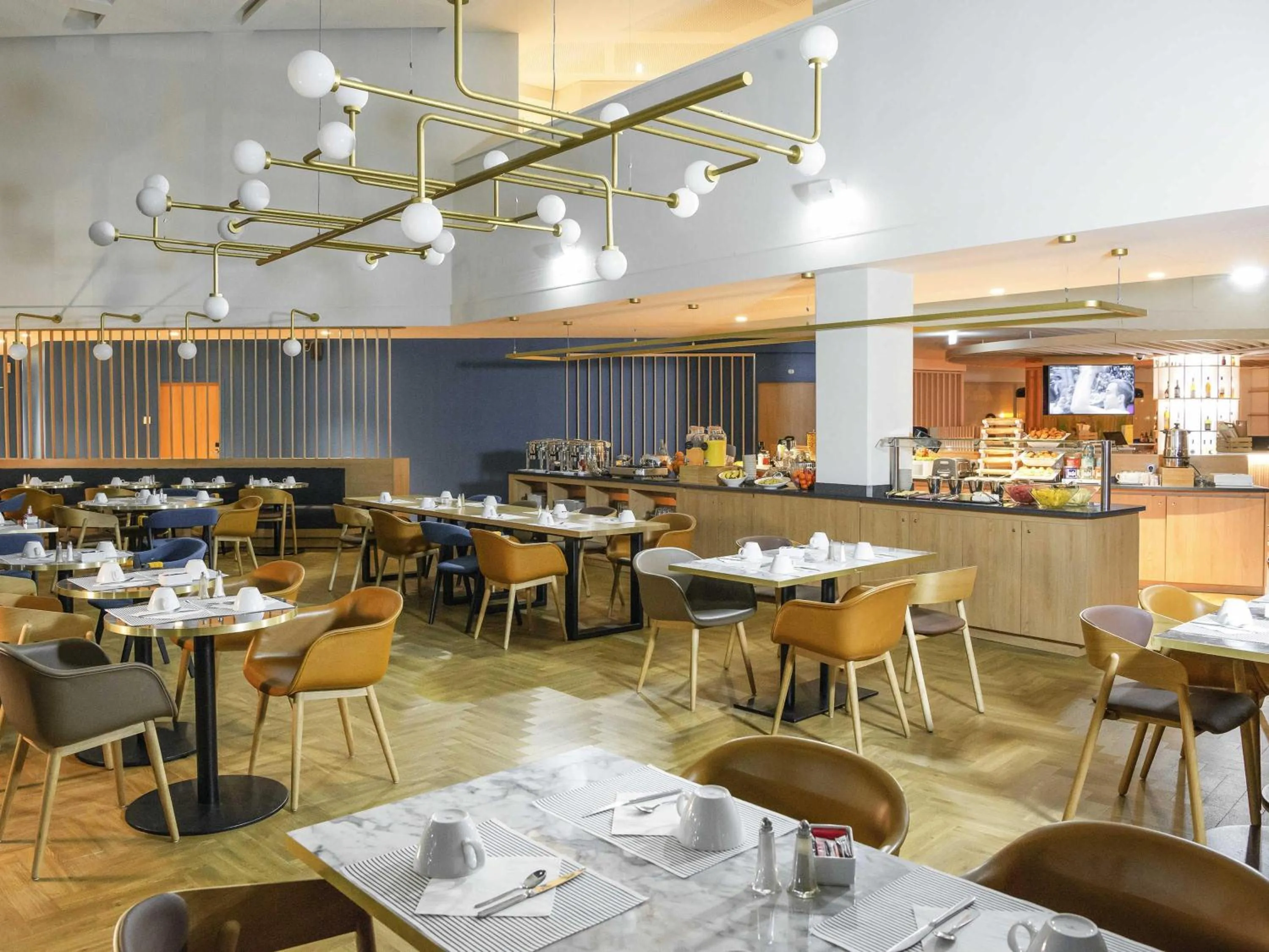 Restaurant/places to eat in Novotel Le Havre Centre Gare