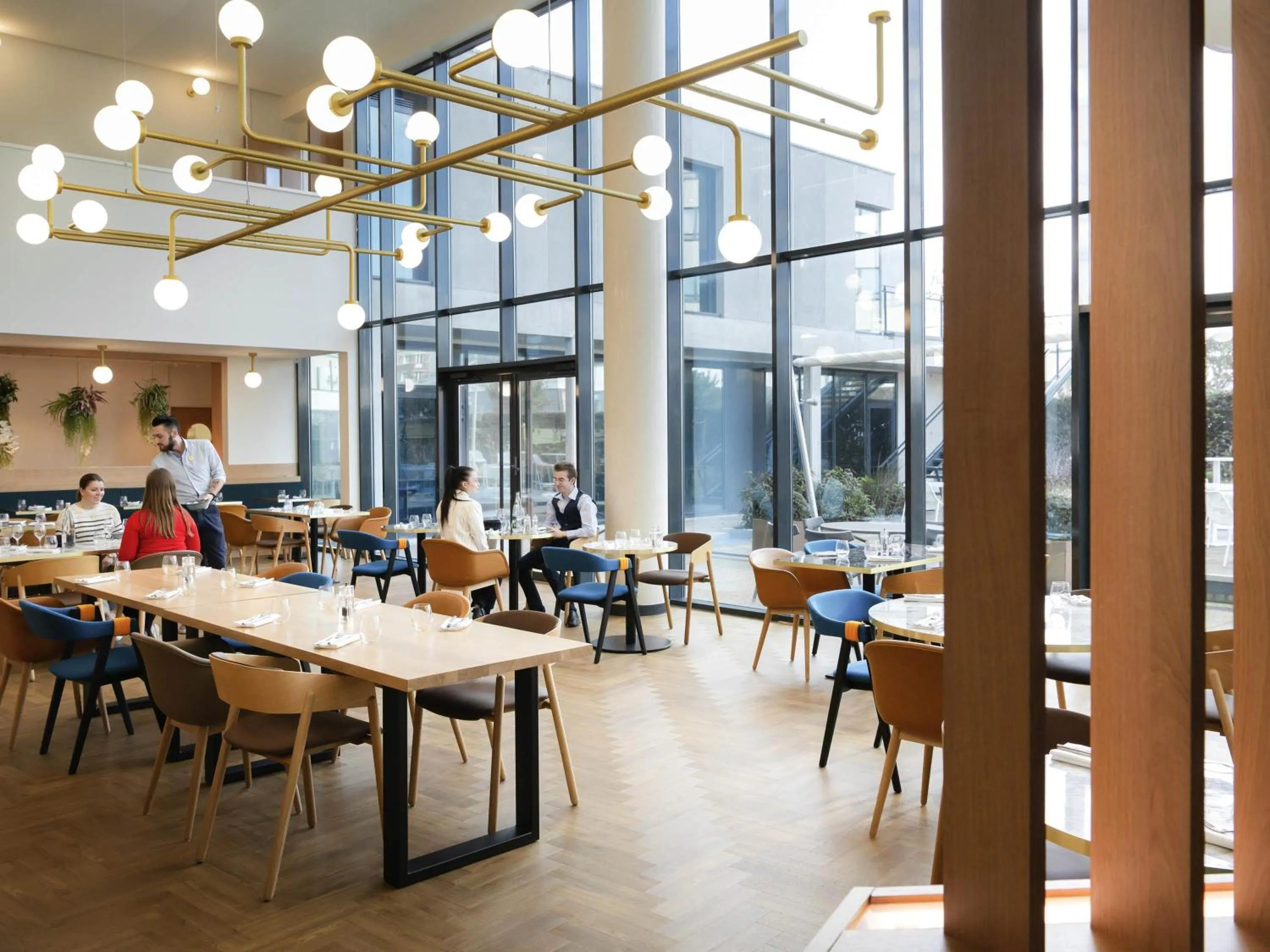 Restaurant/places to eat in Novotel Le Havre Centre Gare