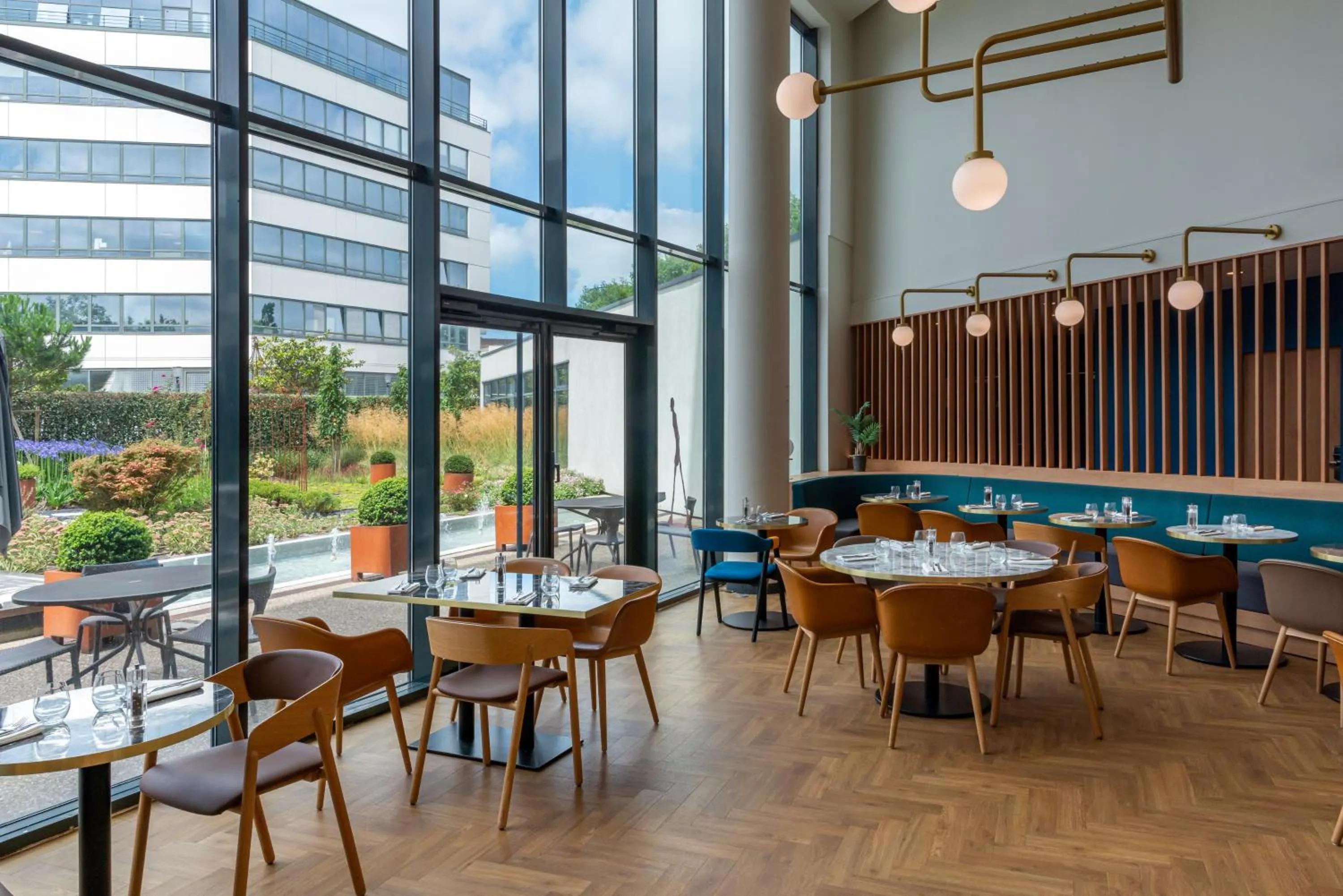 Restaurant/places to eat in Novotel Le Havre Centre Gare