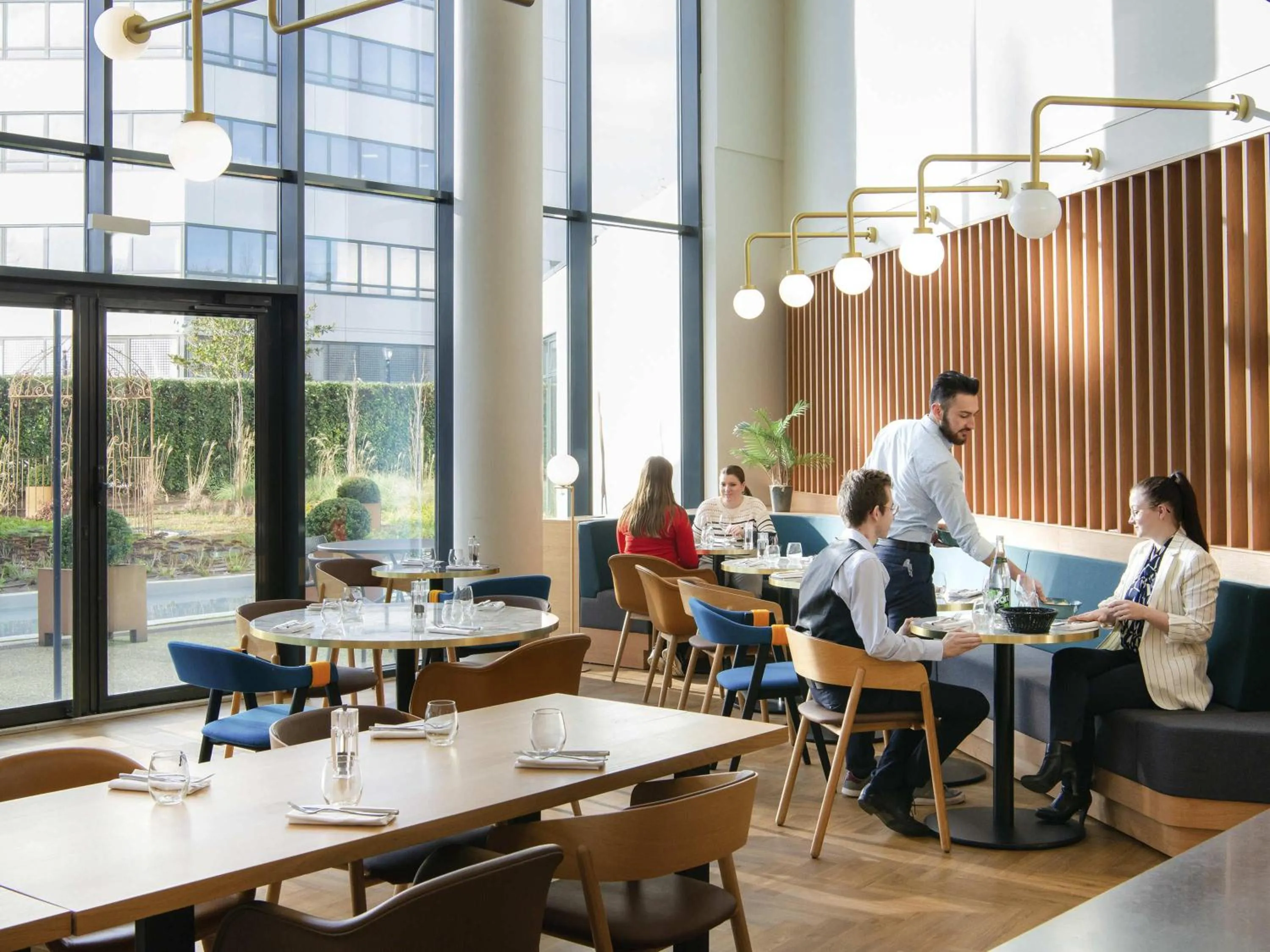 Restaurant/places to eat in Novotel Le Havre Centre Gare