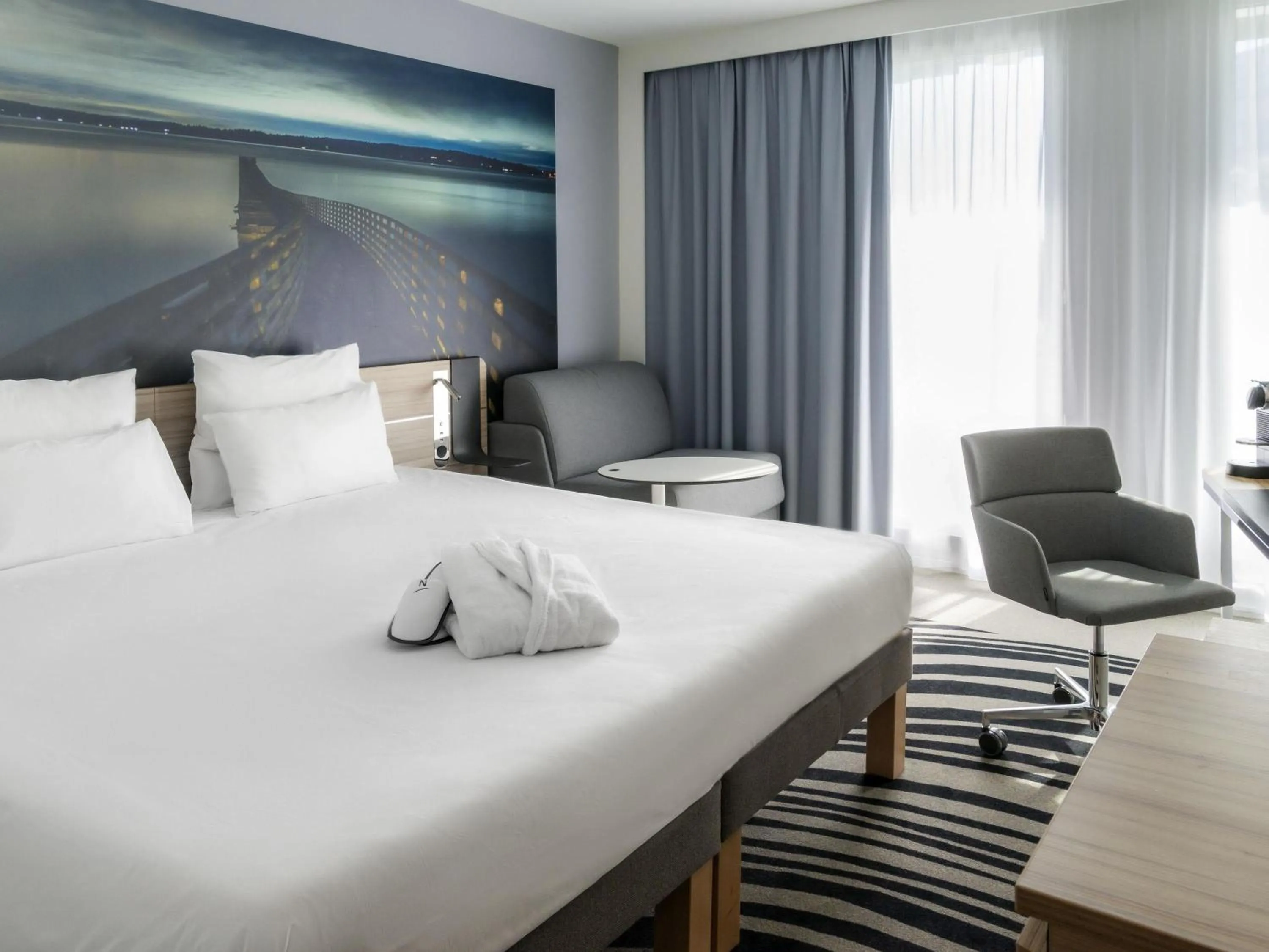 Bedroom, Bed in Novotel Le Havre Centre Gare