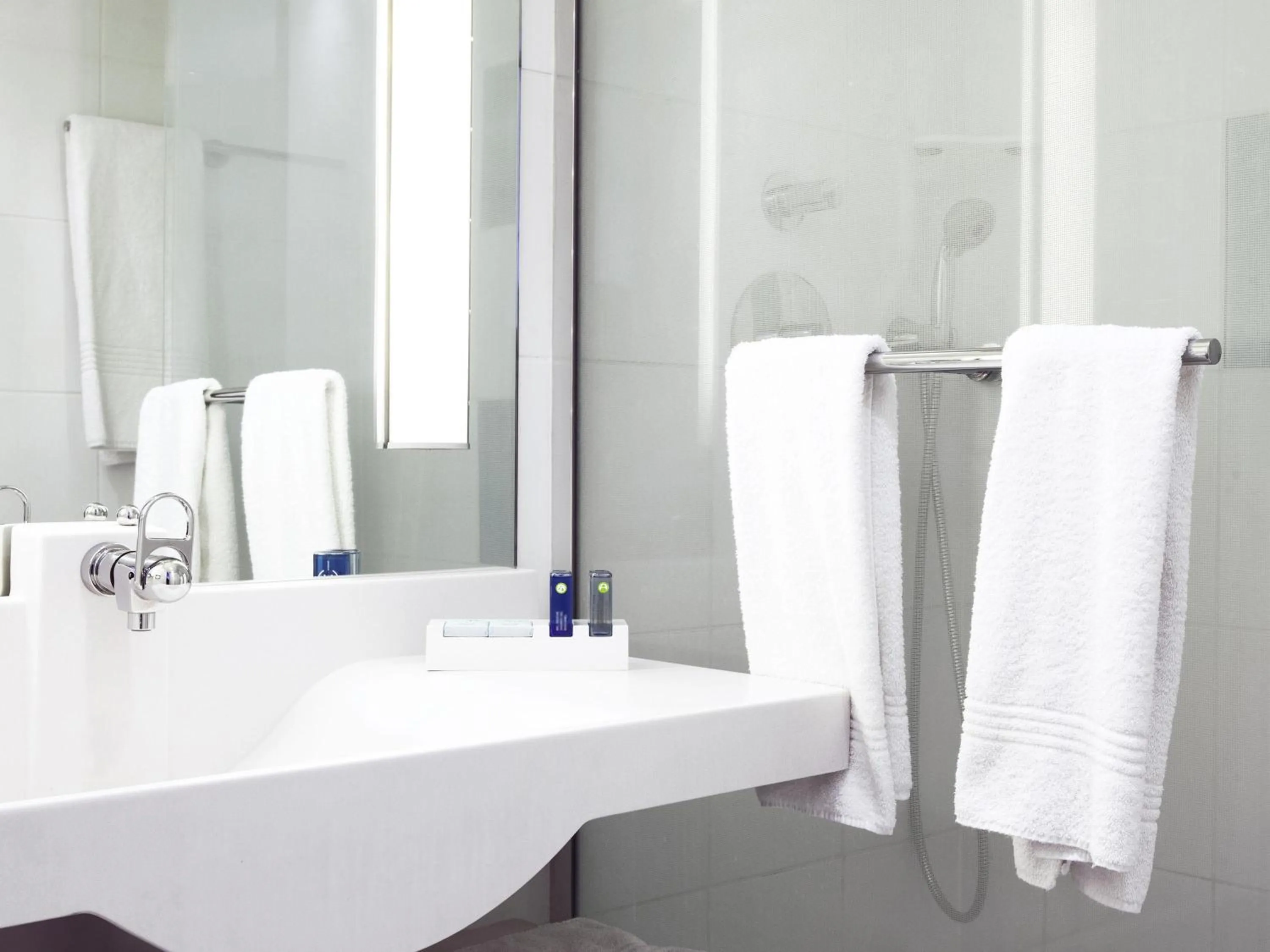 Bedroom in Novotel Le Havre Centre Gare