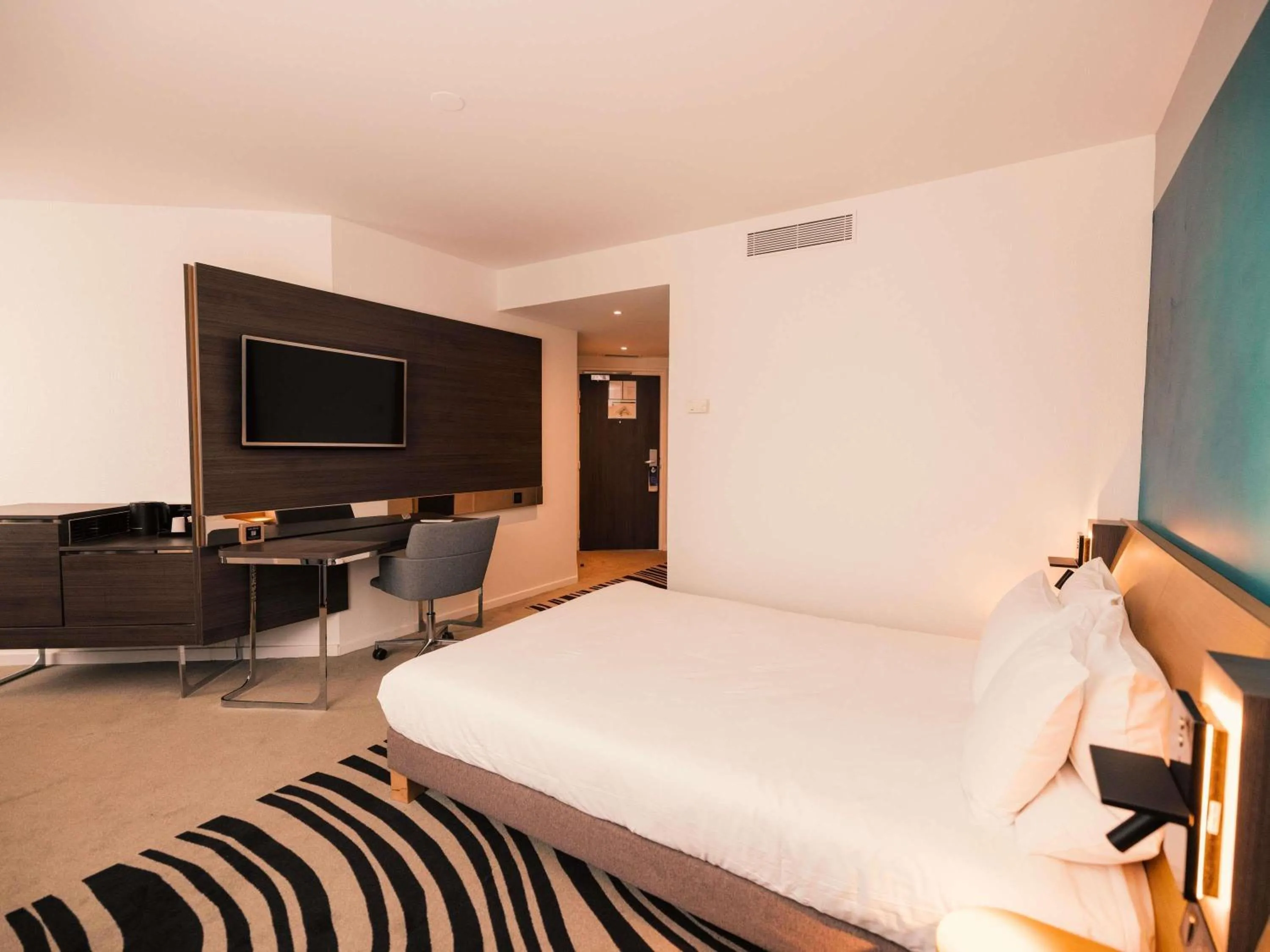 Bedroom, Bed in Novotel Le Havre Centre Gare