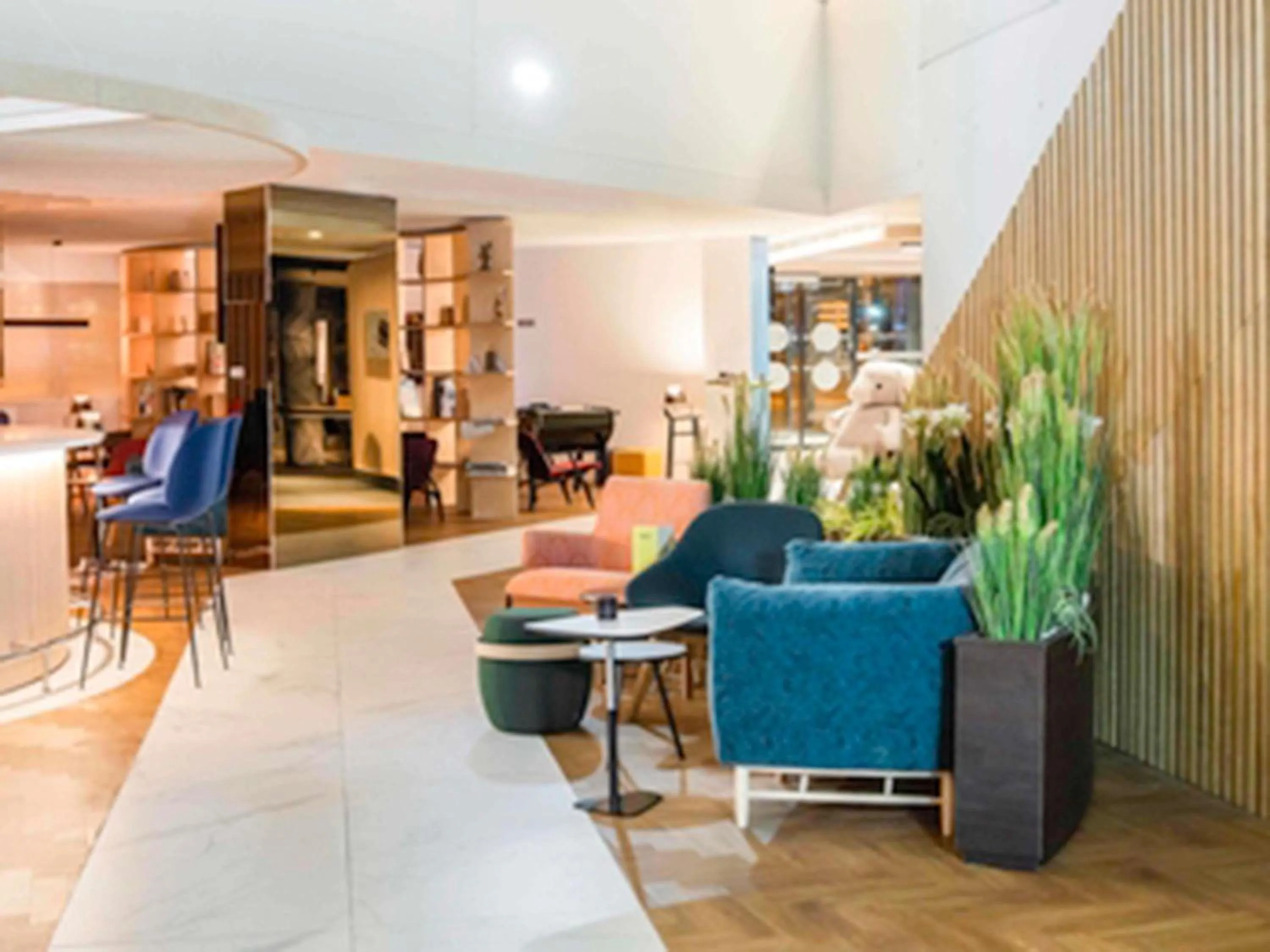 Lounge or bar in Novotel Le Havre Centre Gare