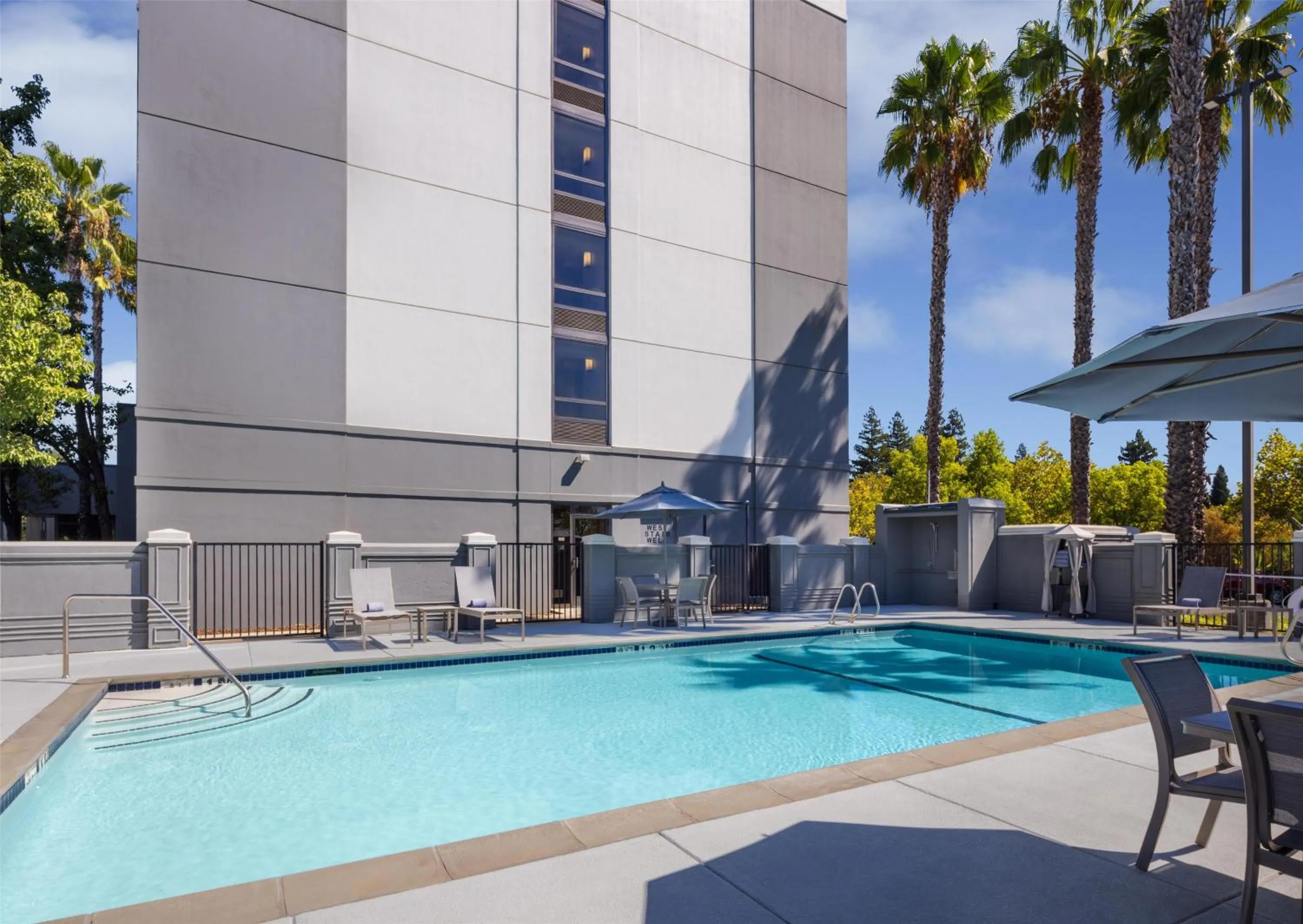Swimming pool in Hyatt Place Sacramento Rancho Cordova
