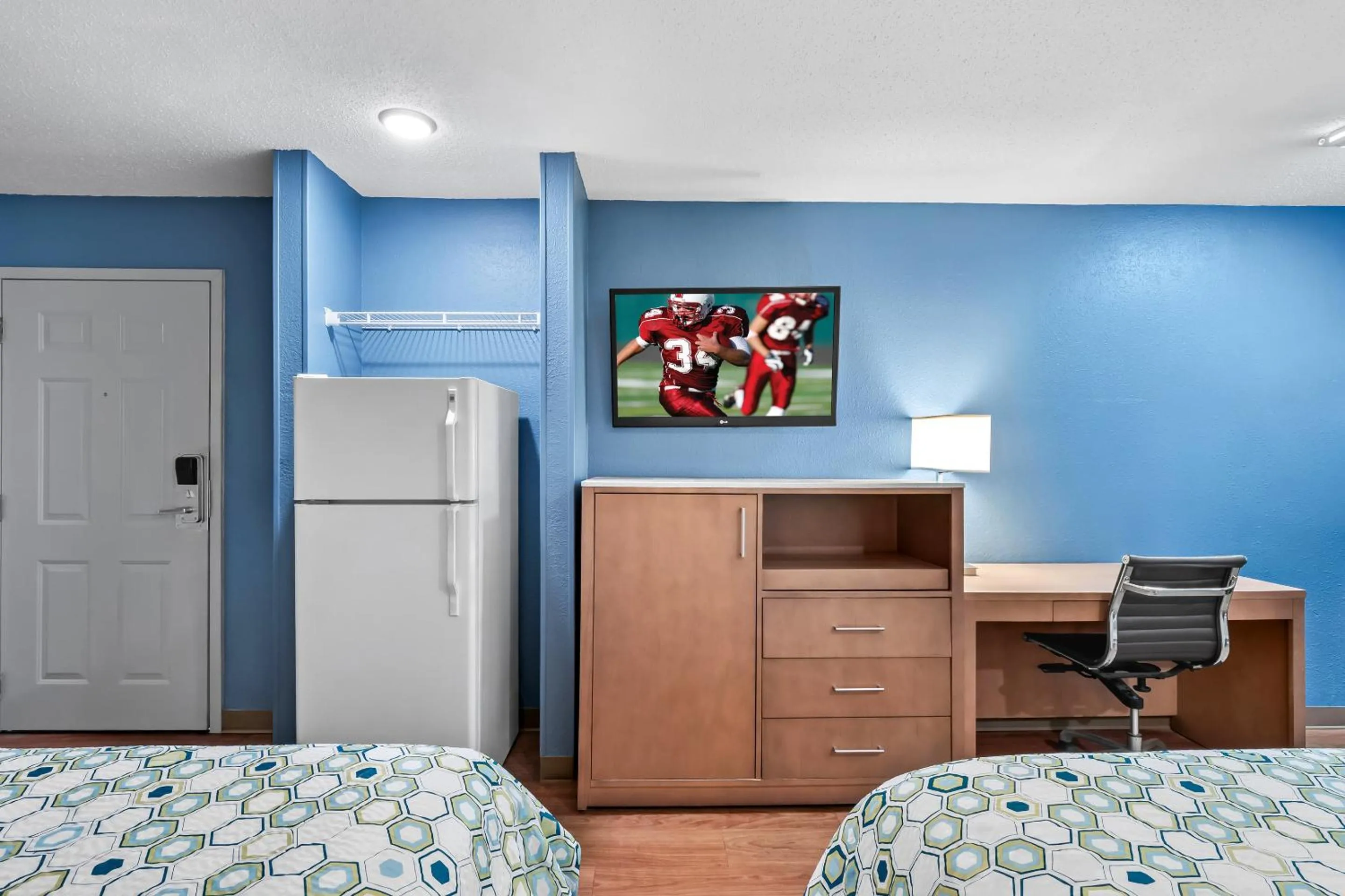 Bedroom, Bed in HomeTowne Studios by Red Roof Detroit - Livonia