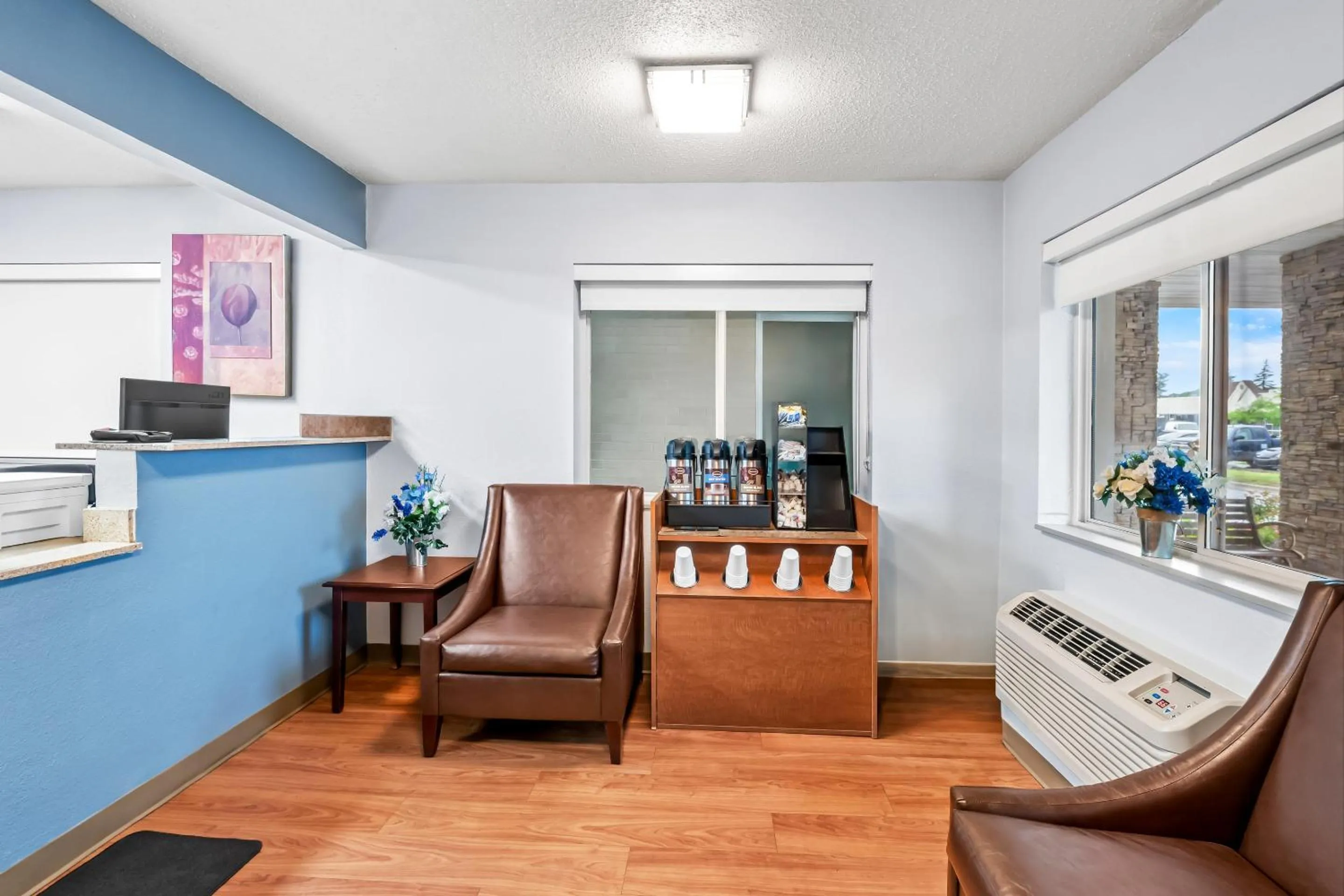 Lobby or reception in HomeTowne Studios by Red Roof Detroit - Livonia