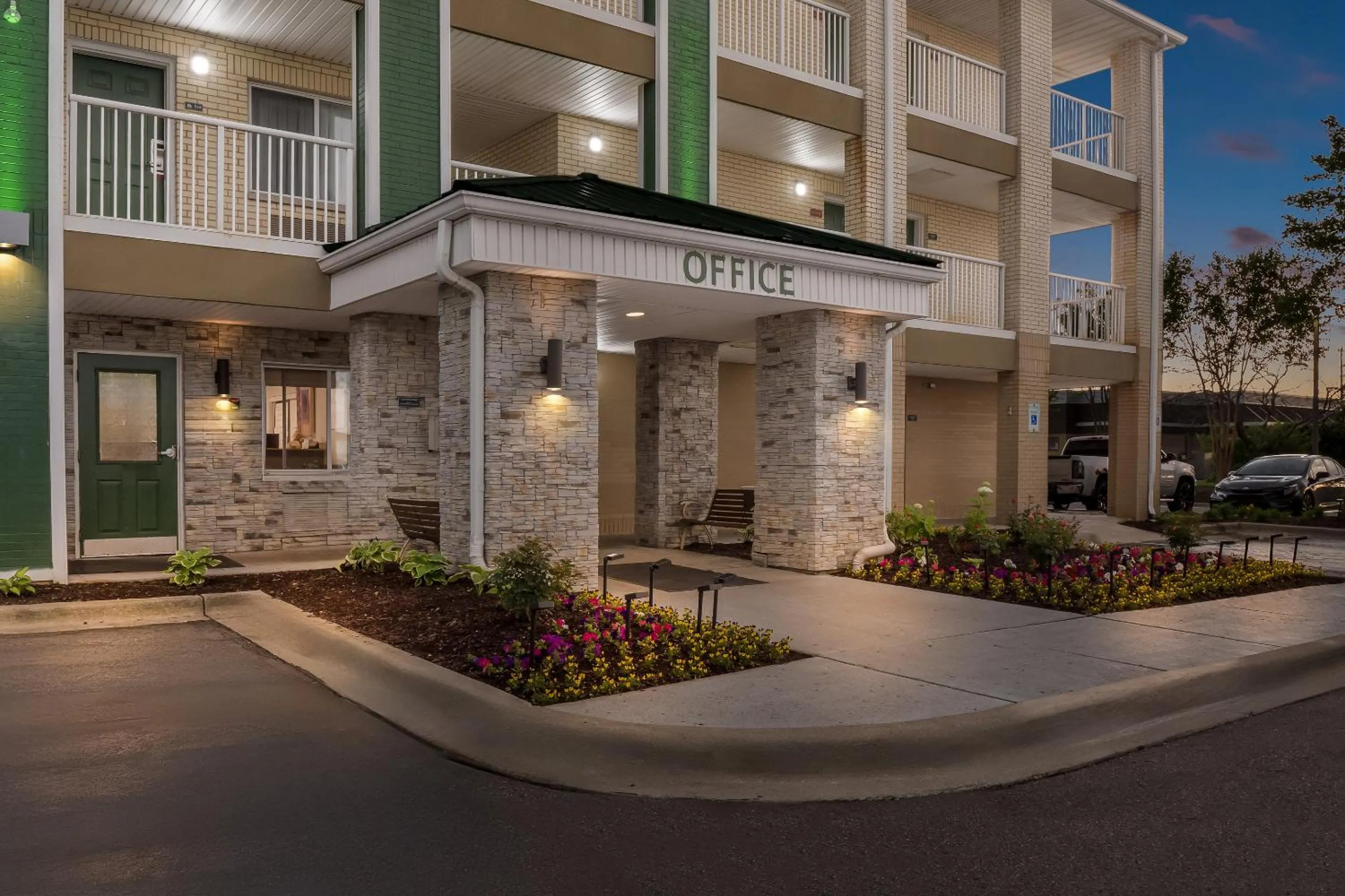 Facade/entrance in HomeTowne Studios by Red Roof Detroit - Livonia