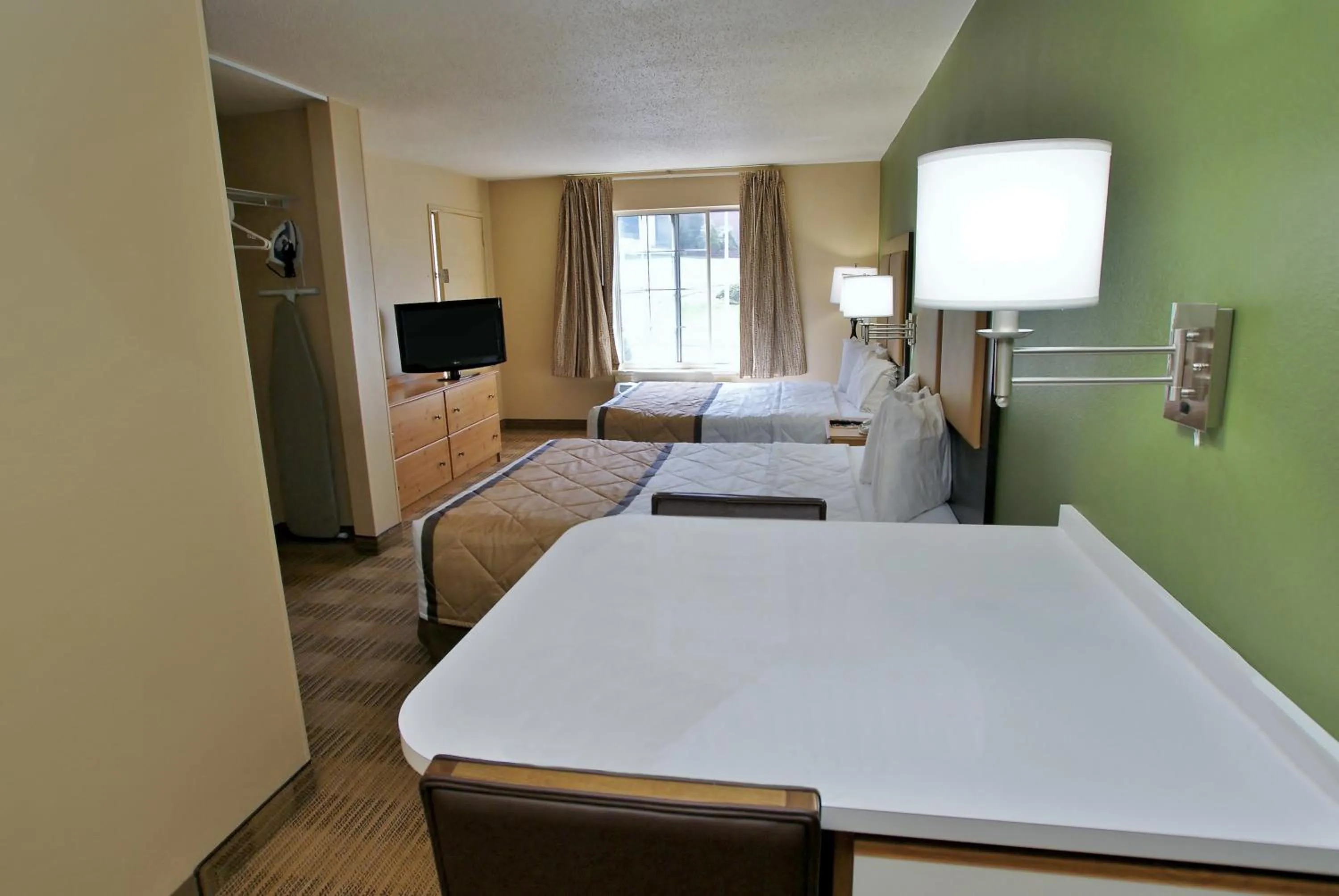 Seating area in Extended Stay America Select Suites - Durham - University - Ivy Creek Blvd