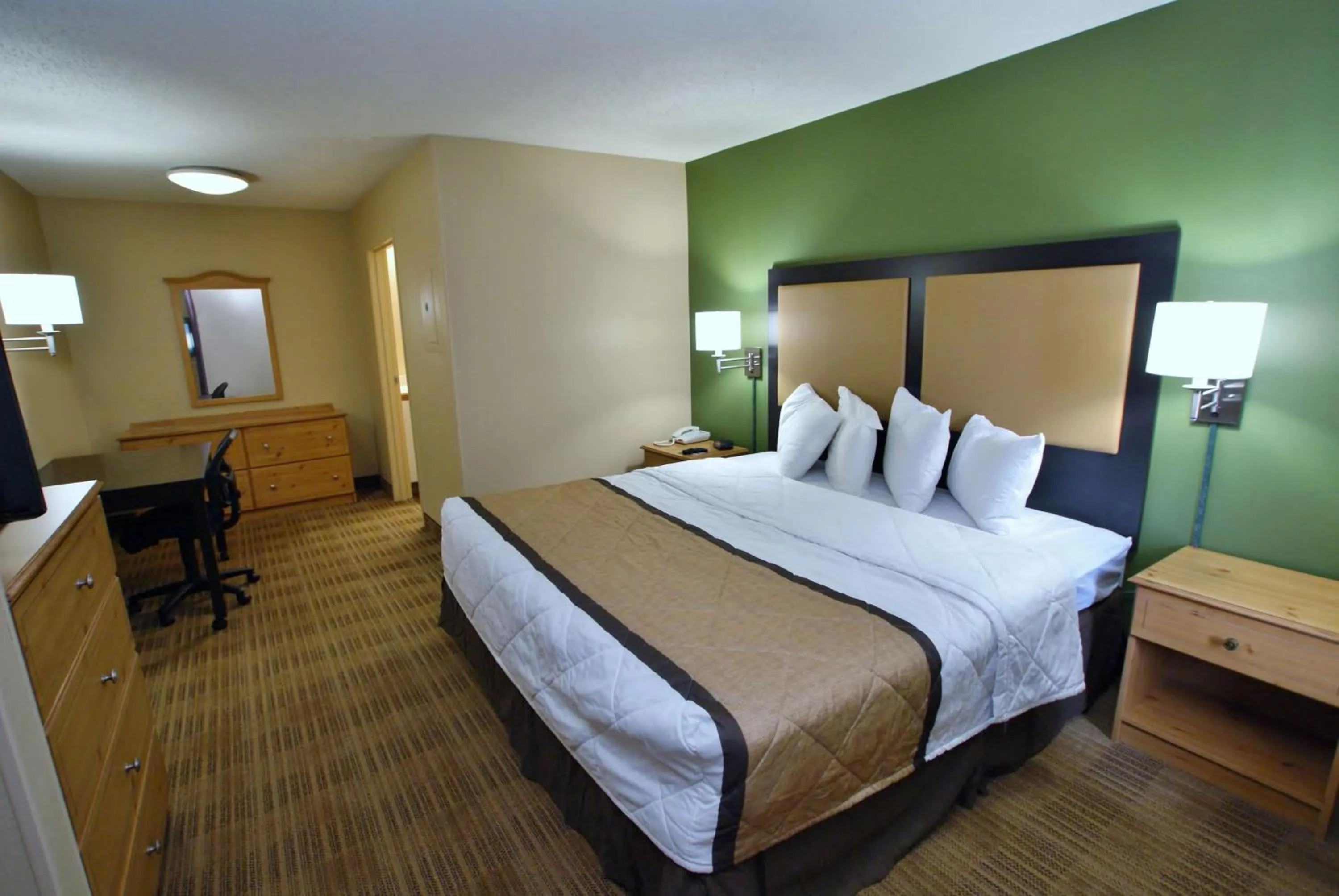 Bedroom in Extended Stay America Select Suites - Durham - University - Ivy Creek Blvd