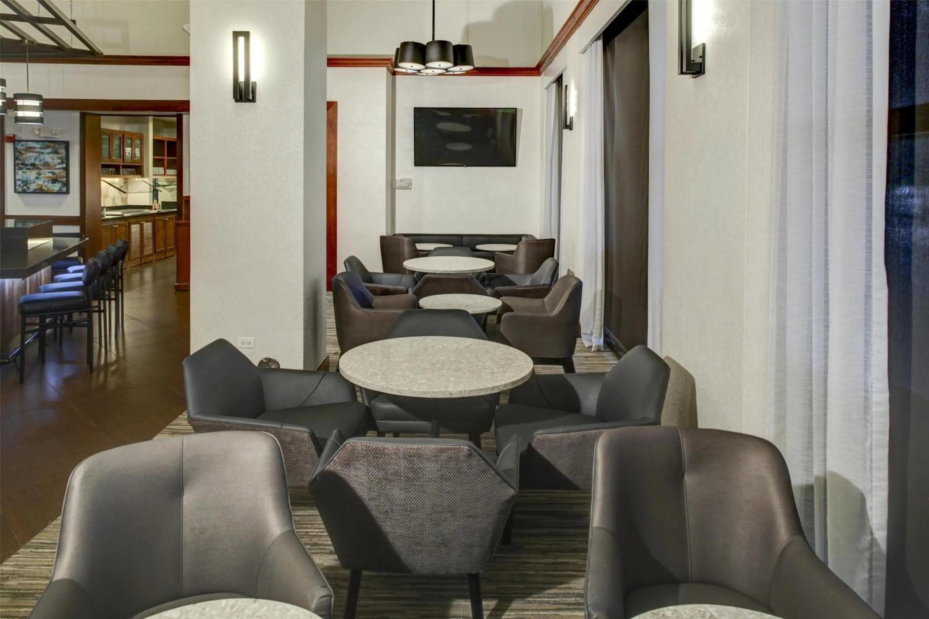 Lounge or bar in Hyatt Place Detroit/Livonia