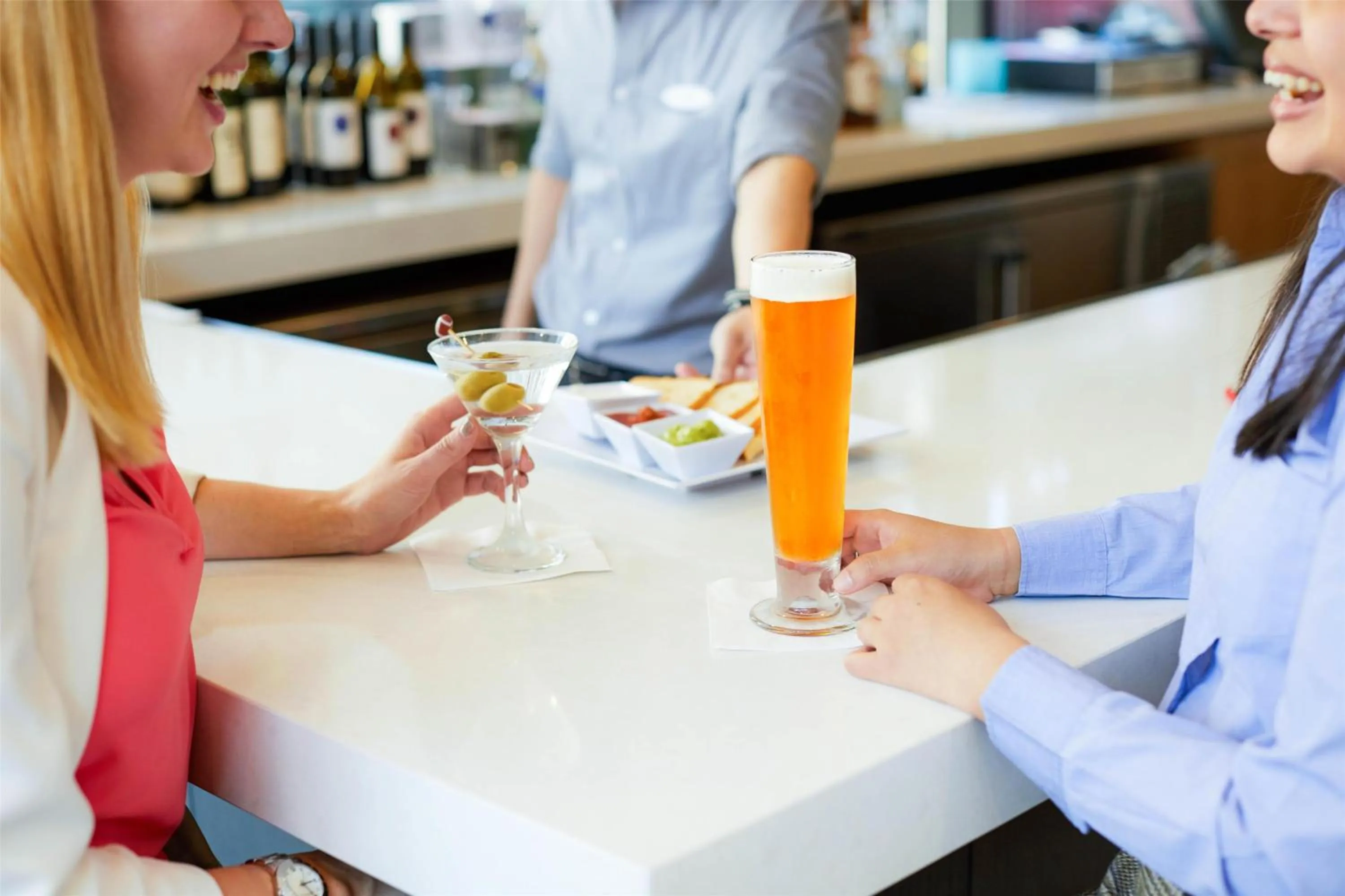 Lounge or bar in Hyatt Place Detroit/Livonia