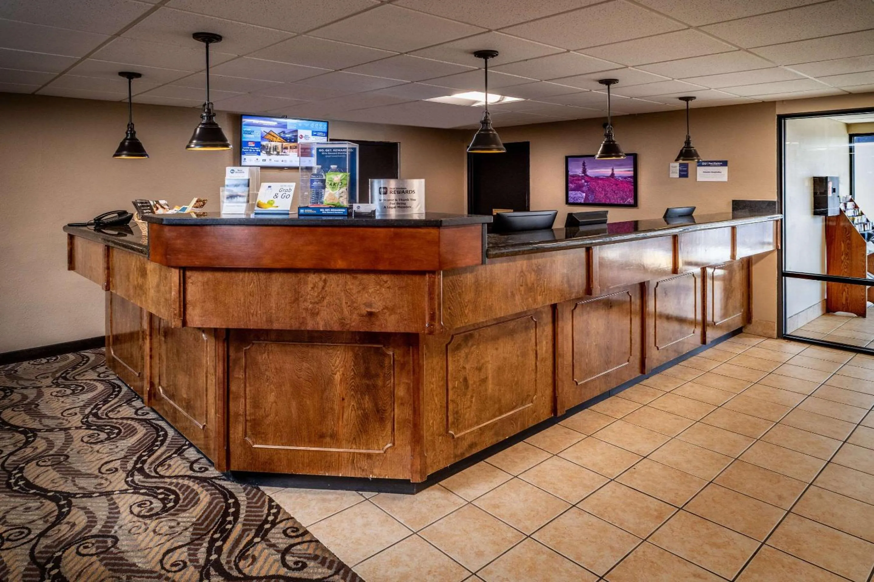 Lobby or reception in Best Western Huntington Mall Inn