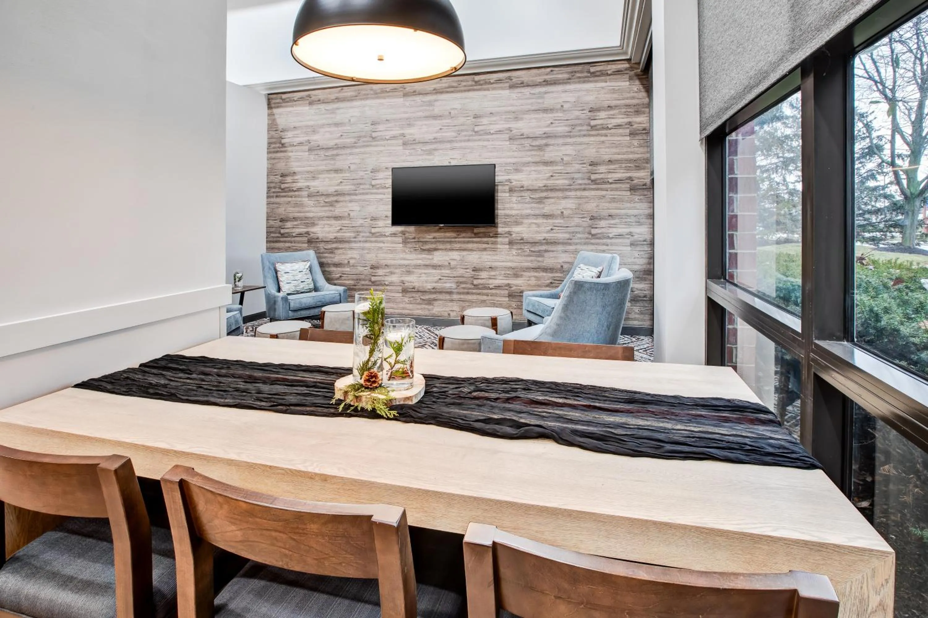 Communal lounge/ TV room in Candlewood Suites - Cincinnati Northeast - Mason by IHG