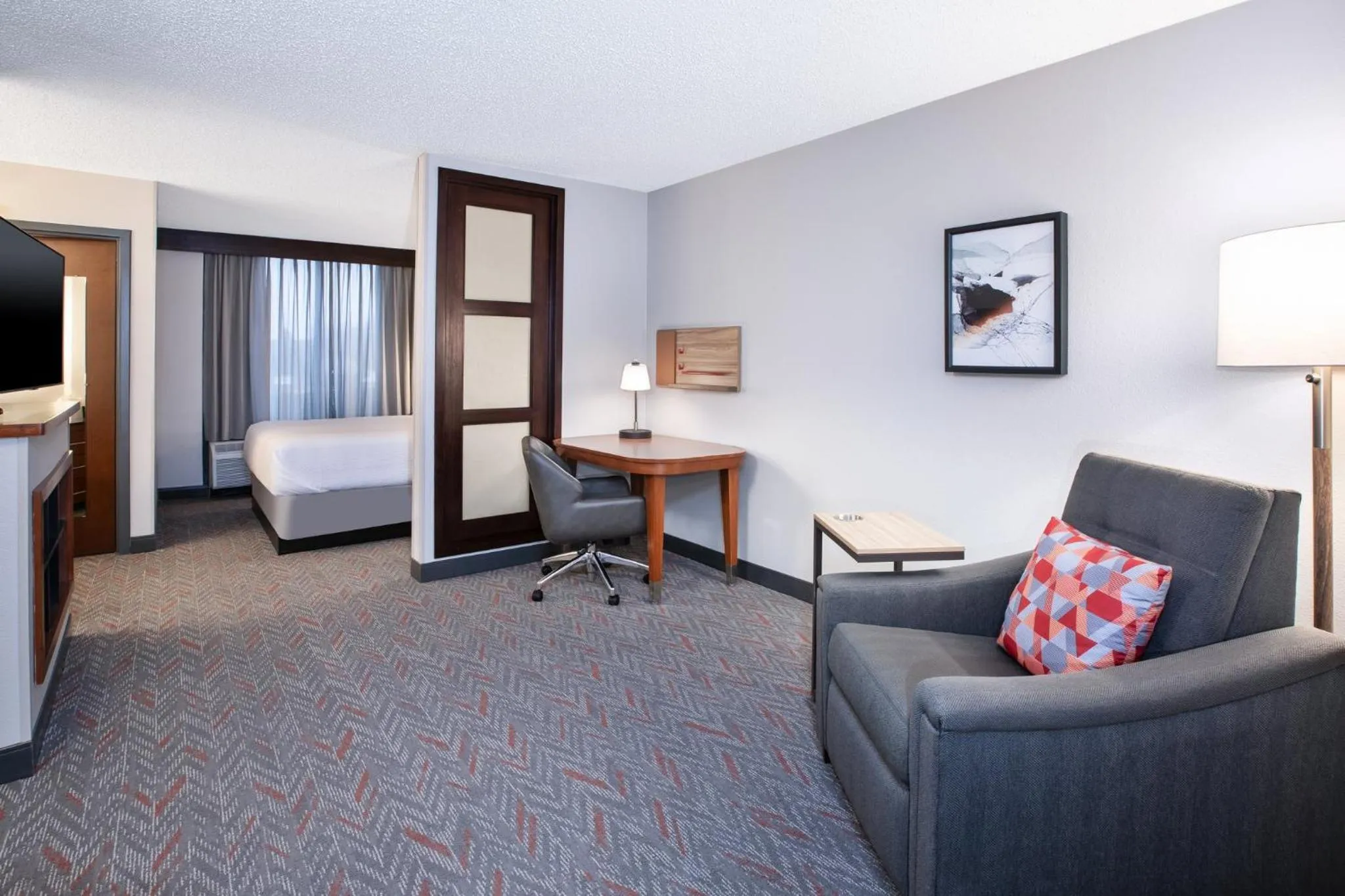 Photo of the whole room, Bed in Candlewood Suites - Cincinnati Northeast - Mason by IHG