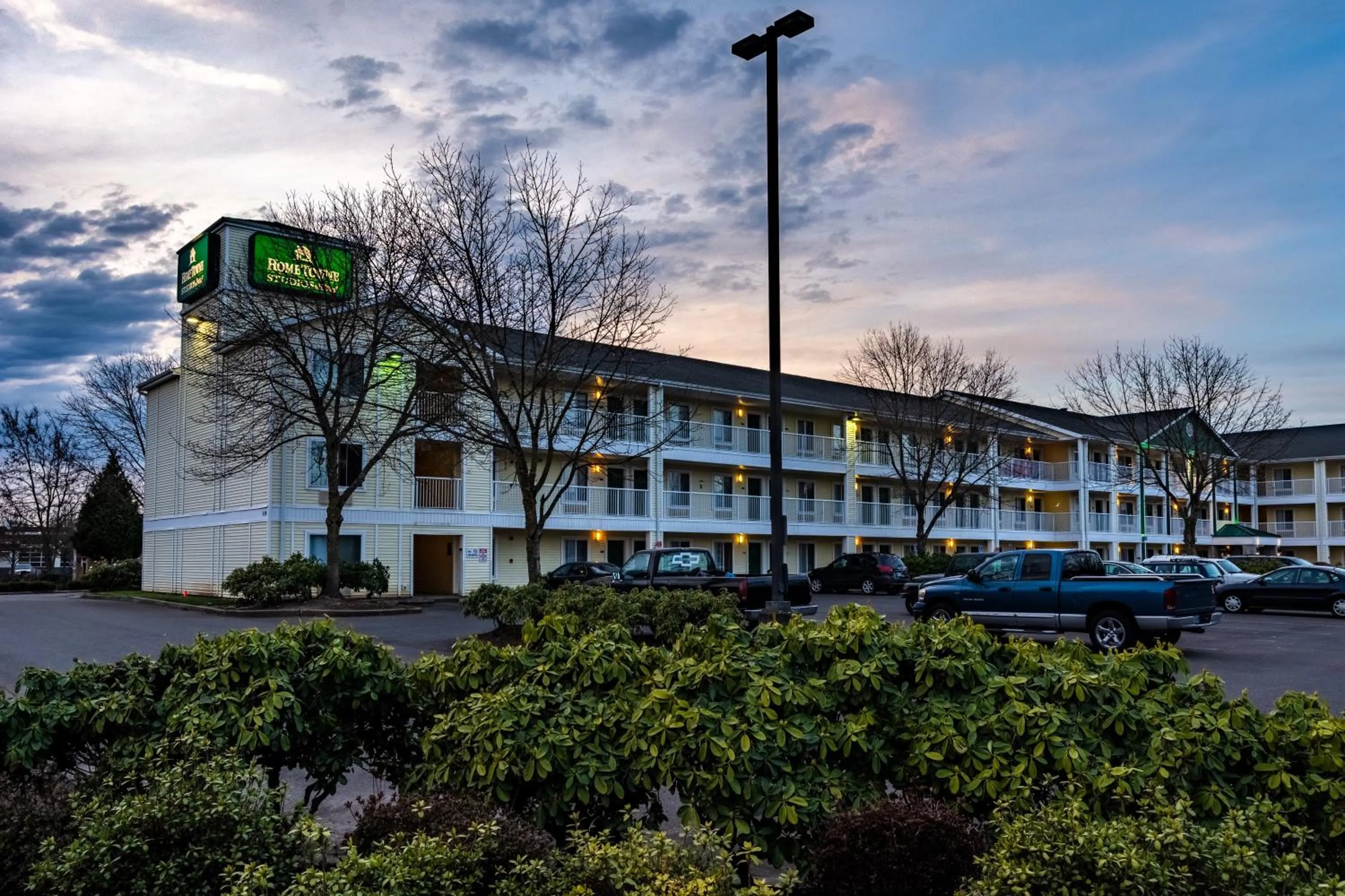 Property building in HomeTowne Studios by Red Roof Eugene - Springfield