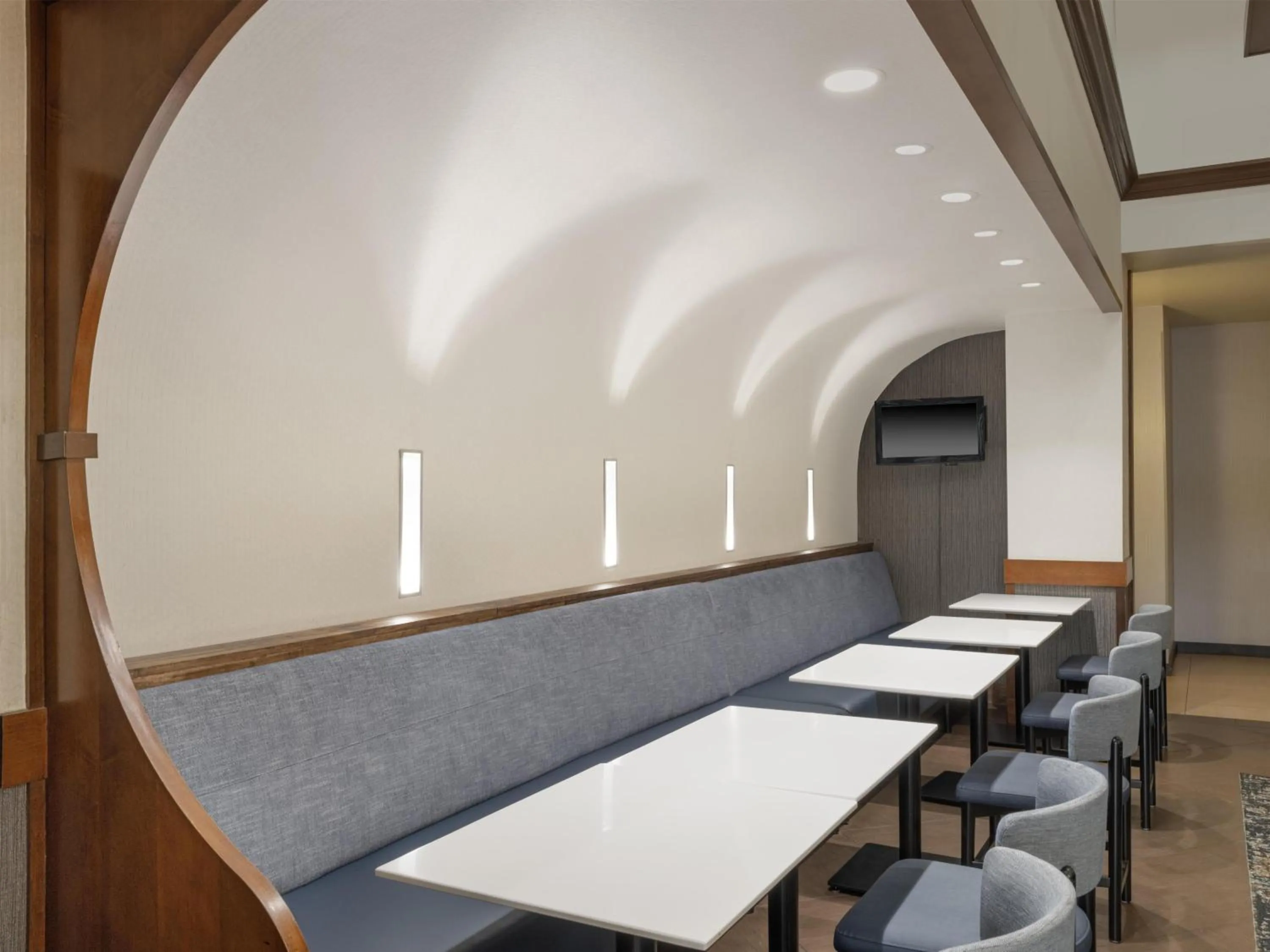 Lounge or bar in Hyatt Place Lakeland Center