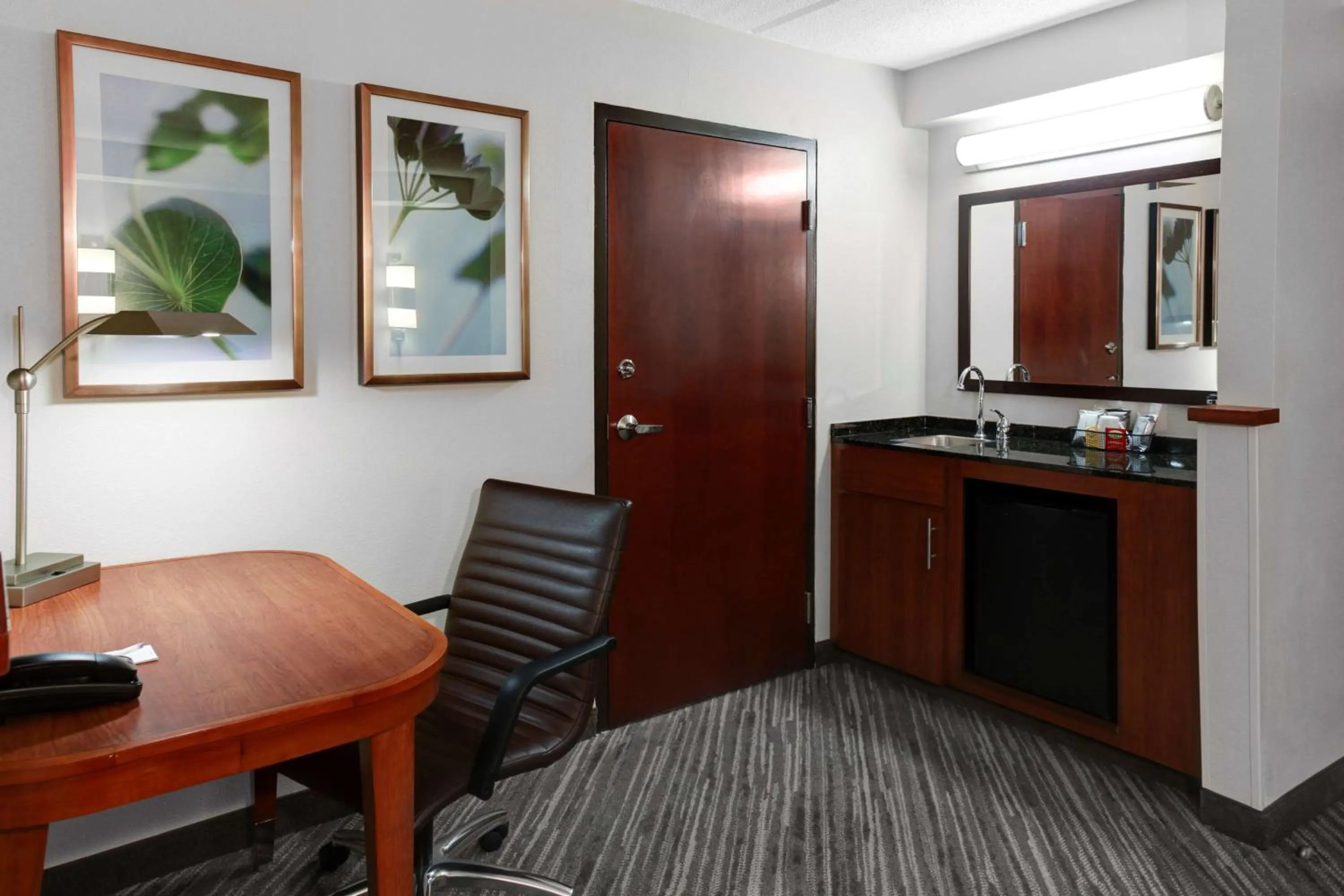 Photo of the whole room in Hyatt Place Pittsburgh Airport - Robinson Mall
