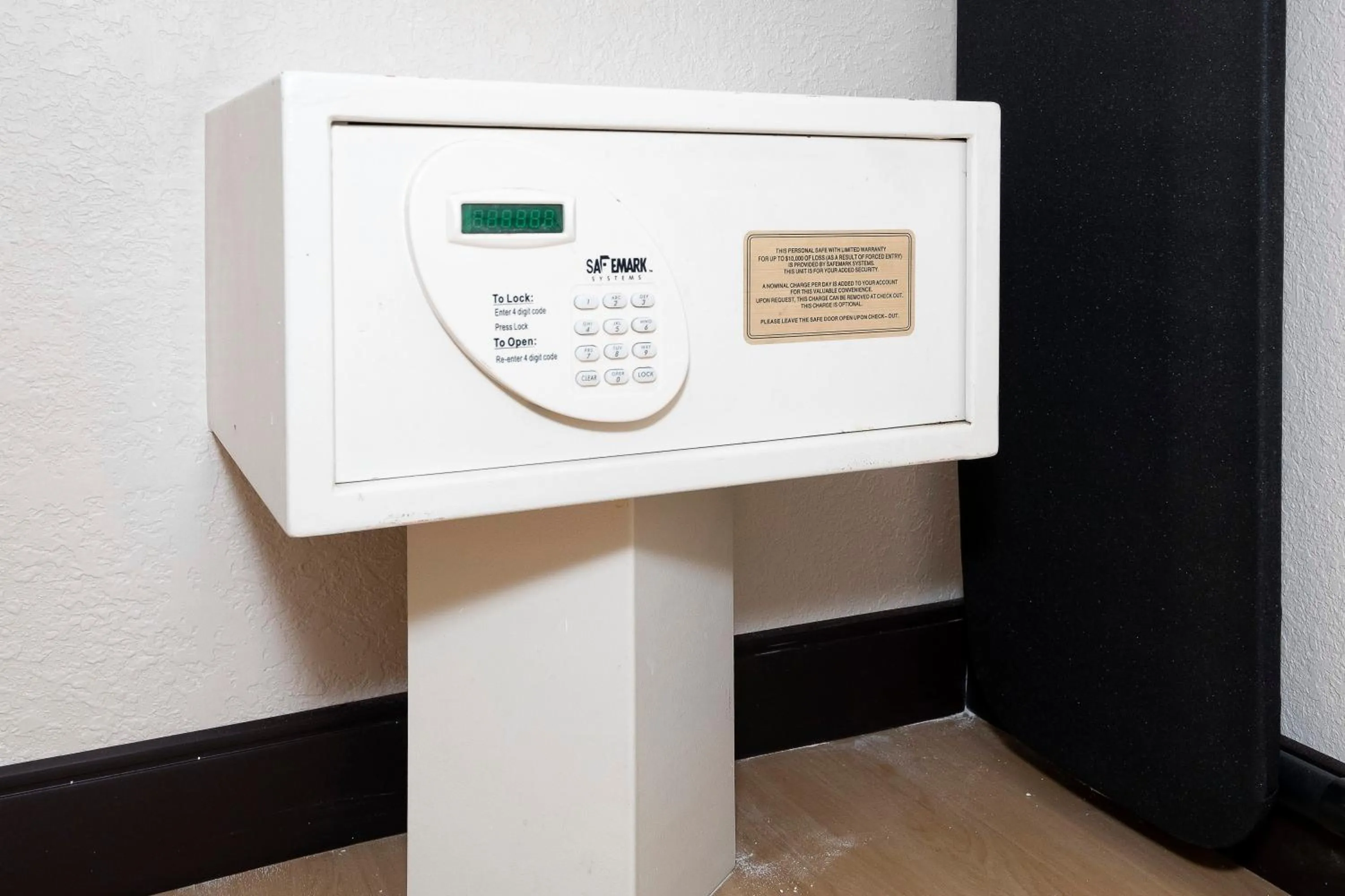 Bedroom in Red Roof Inn PLUS+ Jacksonville – Southpoint