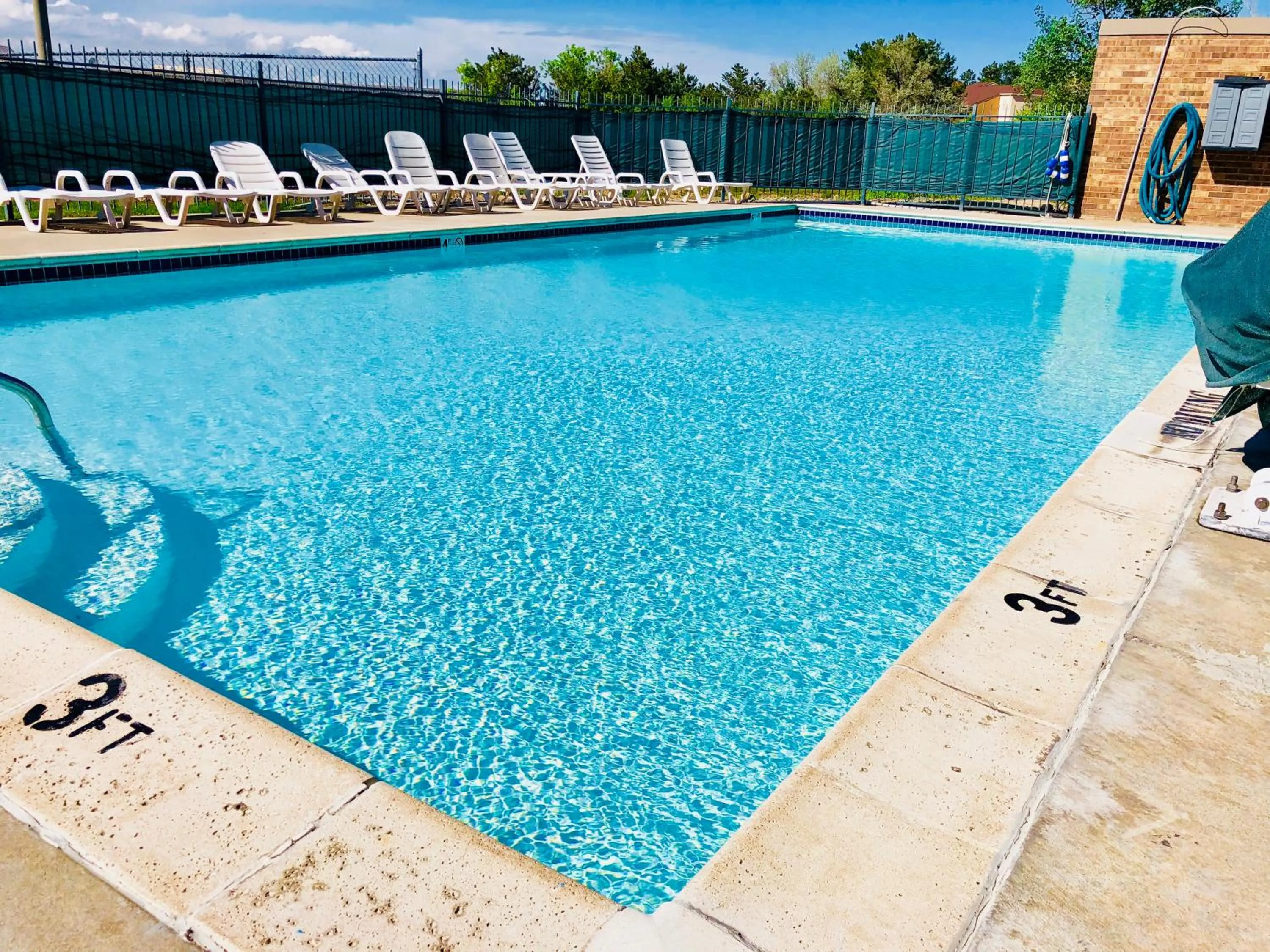Swimming pool in Motel 6-Greenwood Village, CO - Denver - South Tech Center