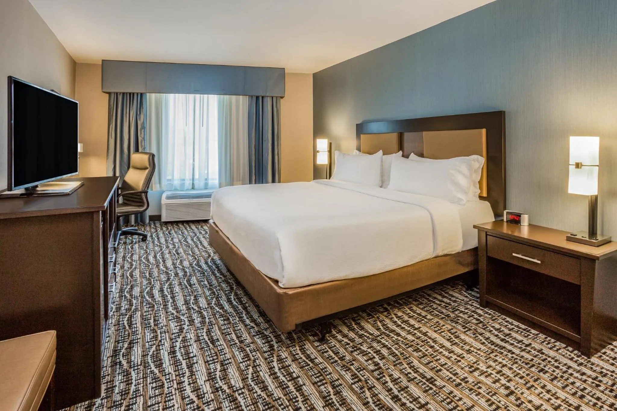 Photo of the whole room, Bed in Holiday Inn South Jordan - SLC South by IHG