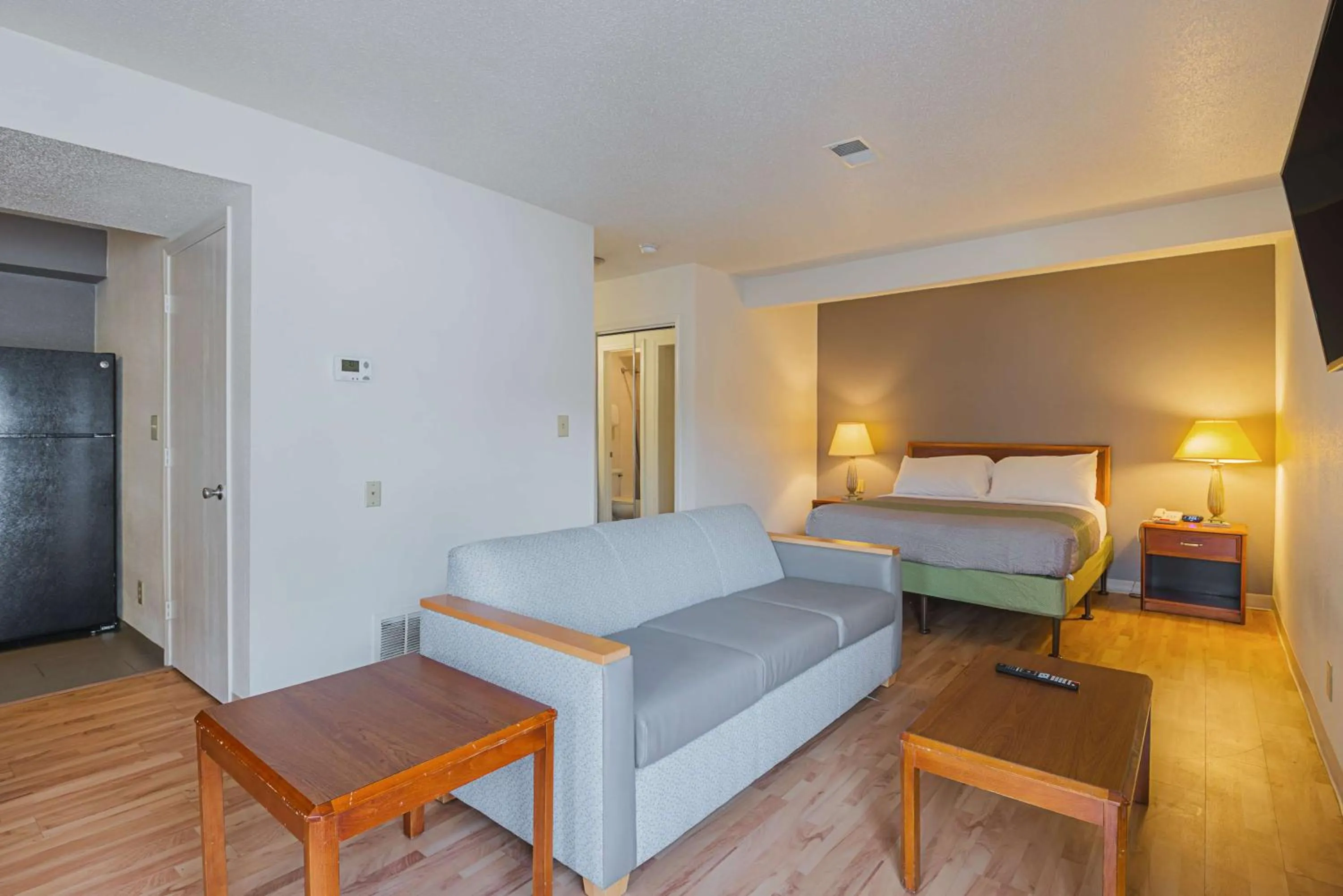 TV and multimedia, Bed in Studio 6-Greensboro, NC