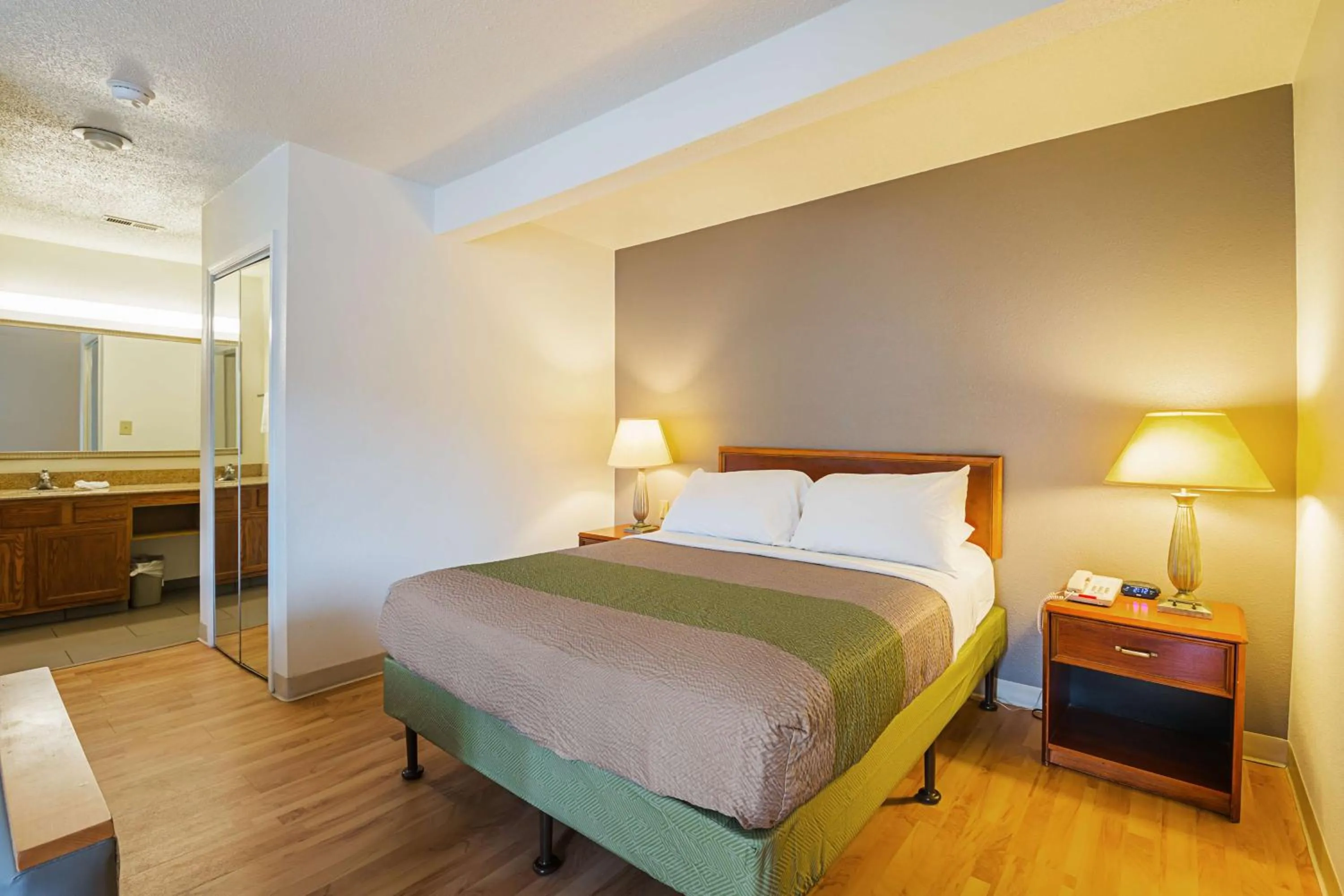 Photo of the whole room, Bed in Studio 6-Greensboro, NC