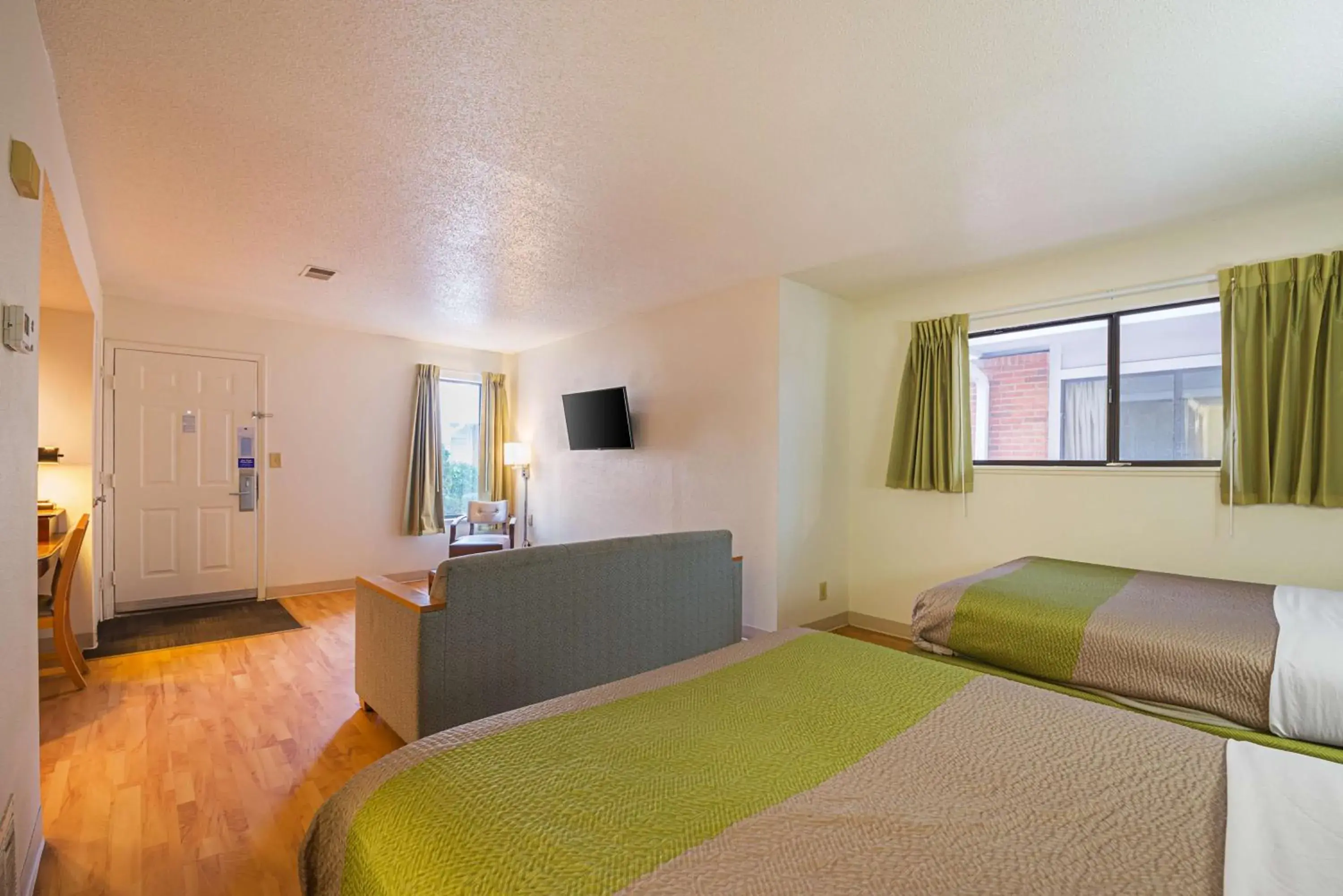 Quadruple Room - Non-Smoking in Studio 6-Greensboro, NC Quadruple Room - Non-Smoking in Studio 6-Greensboro, NC