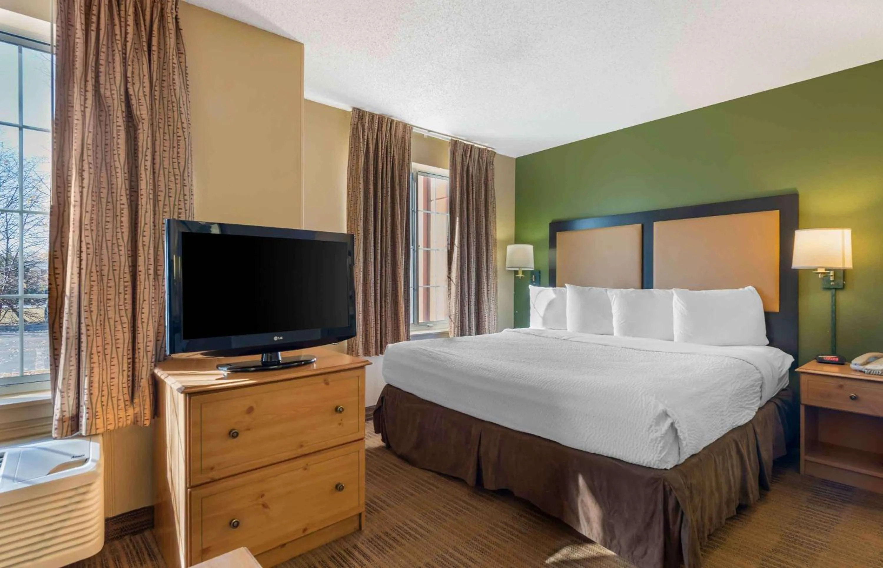 Bedroom, Bed in Extended Stay America Suites - Minneapolis - Airport - Eagan - North
