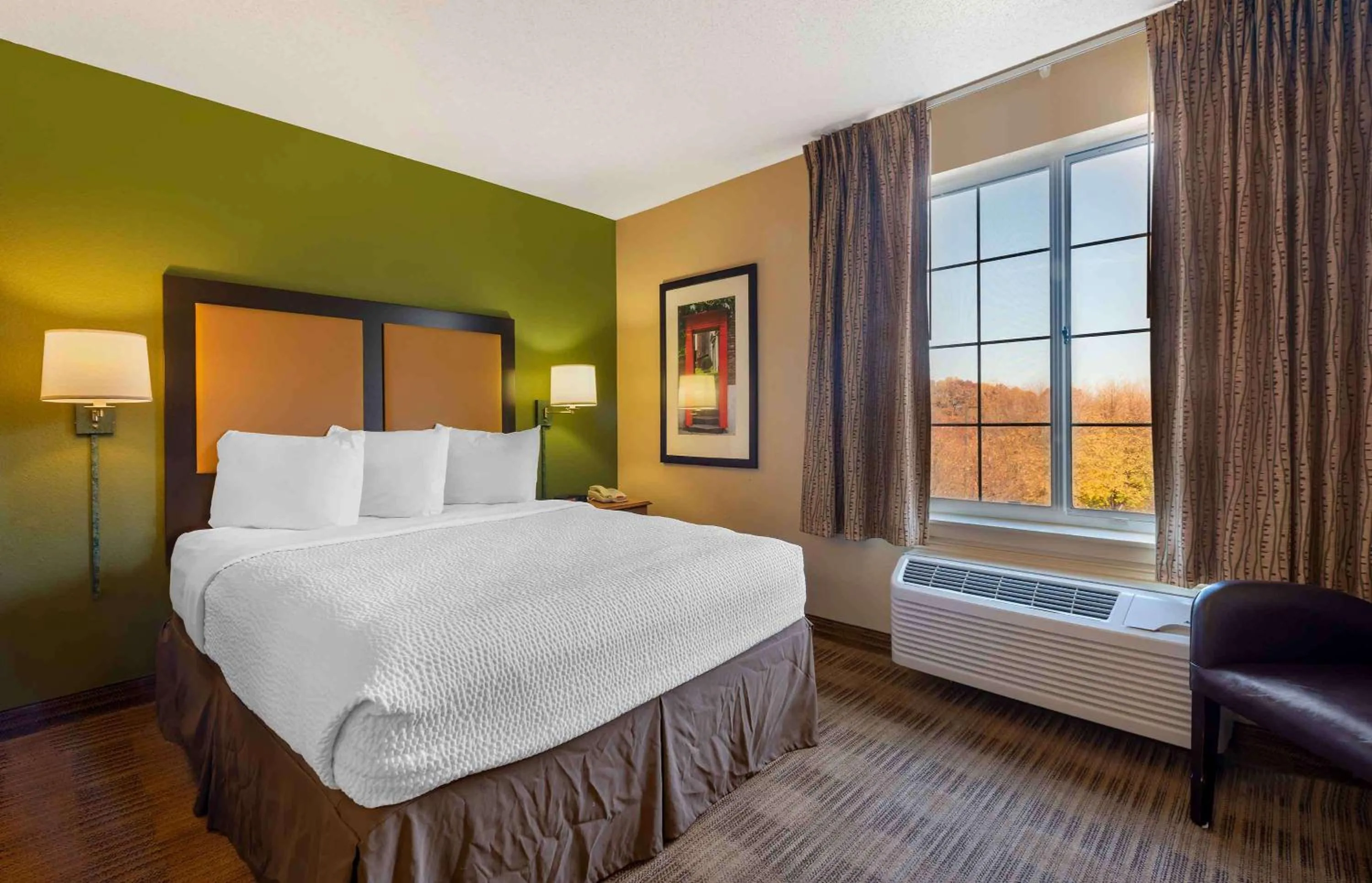 Bedroom, Bed in Extended Stay America Suites - Minneapolis - Airport - Eagan - North