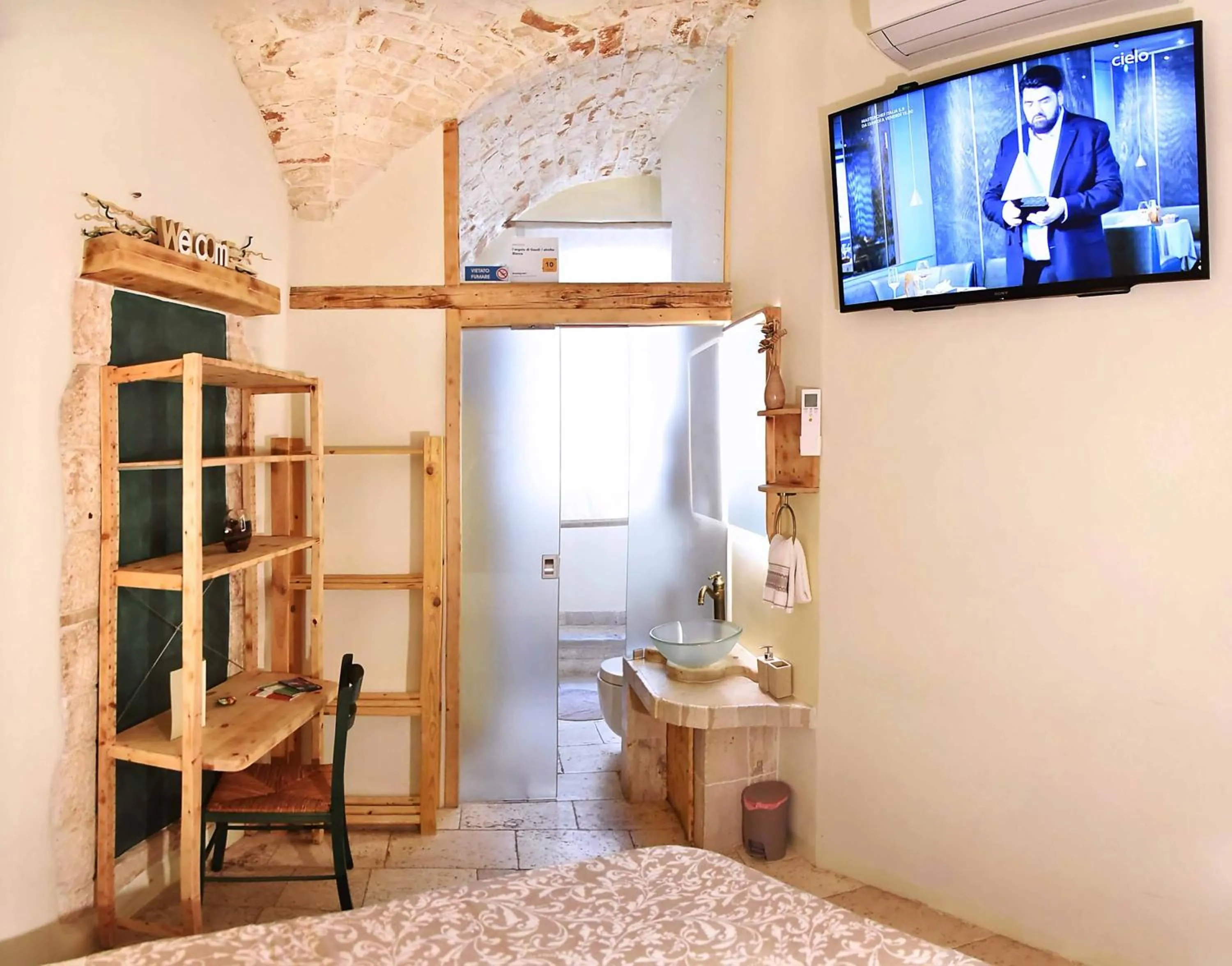 Bedroom in l'angolo di Gaudì, alcoba Blanca