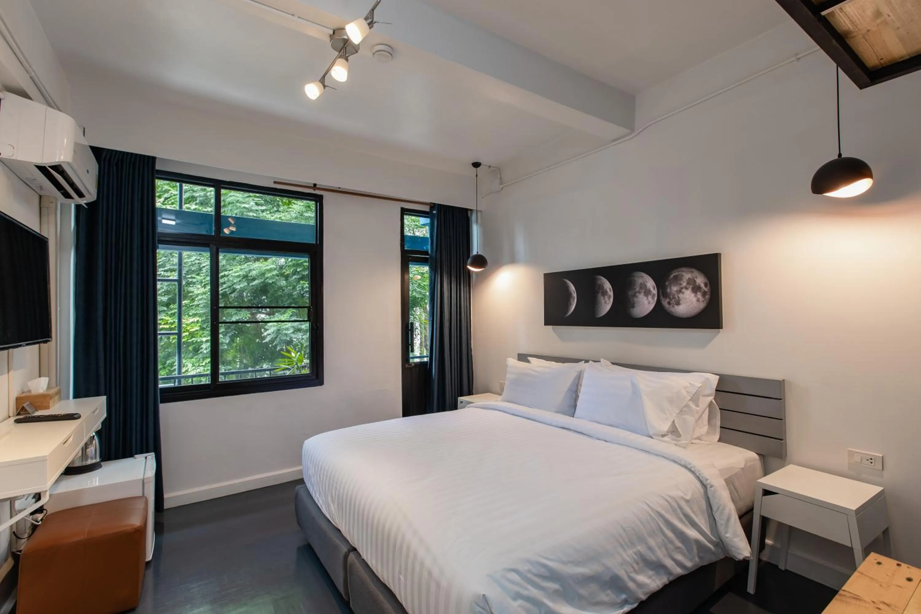 Bedroom, Bed in Every Surawong