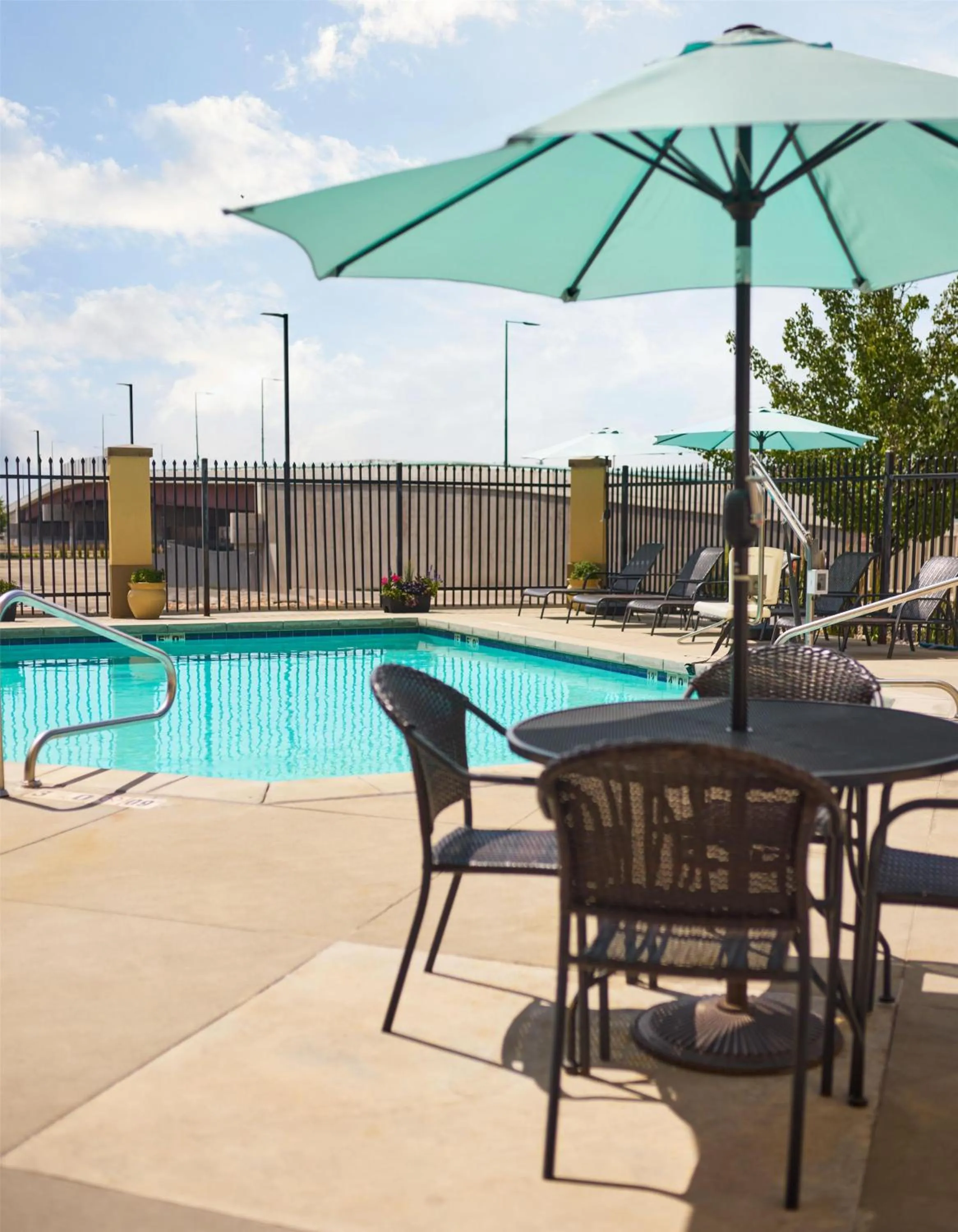Swimming pool in Hyatt Place Salt Lake City Downtown / The Gateway