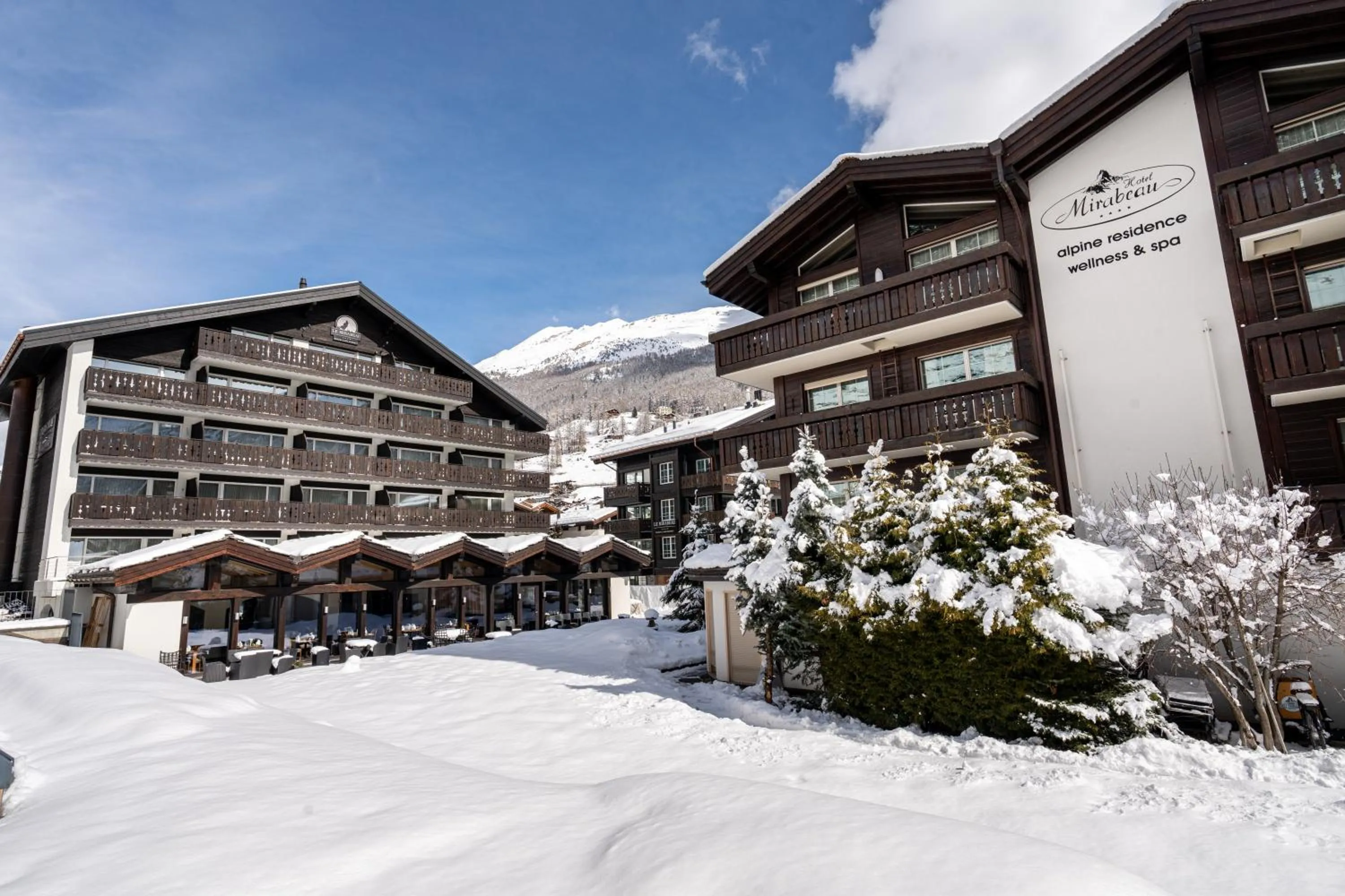 Property building in Mirabeau Alpine