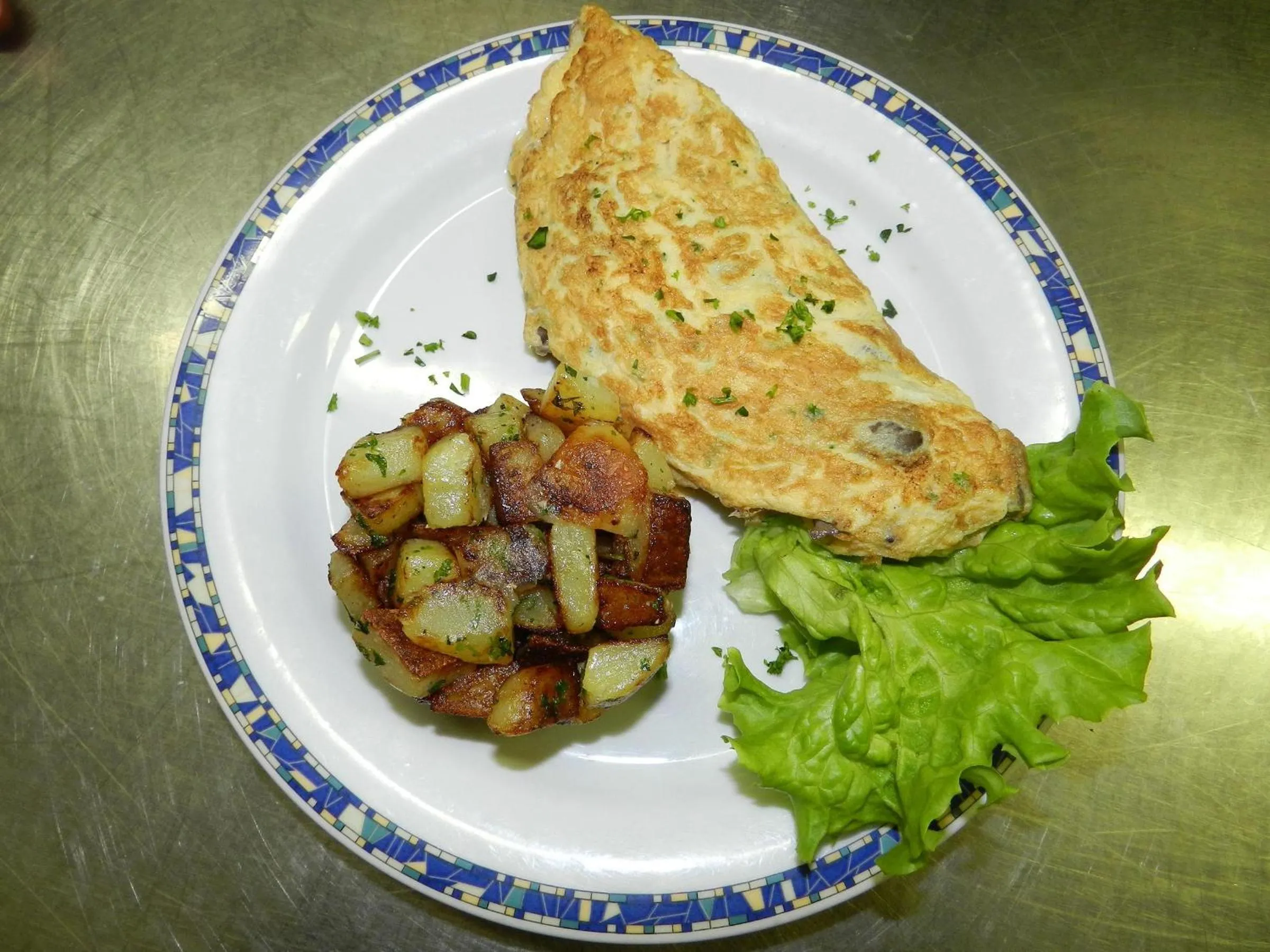 Food and drinks in Hôtel Gloria & Avenue