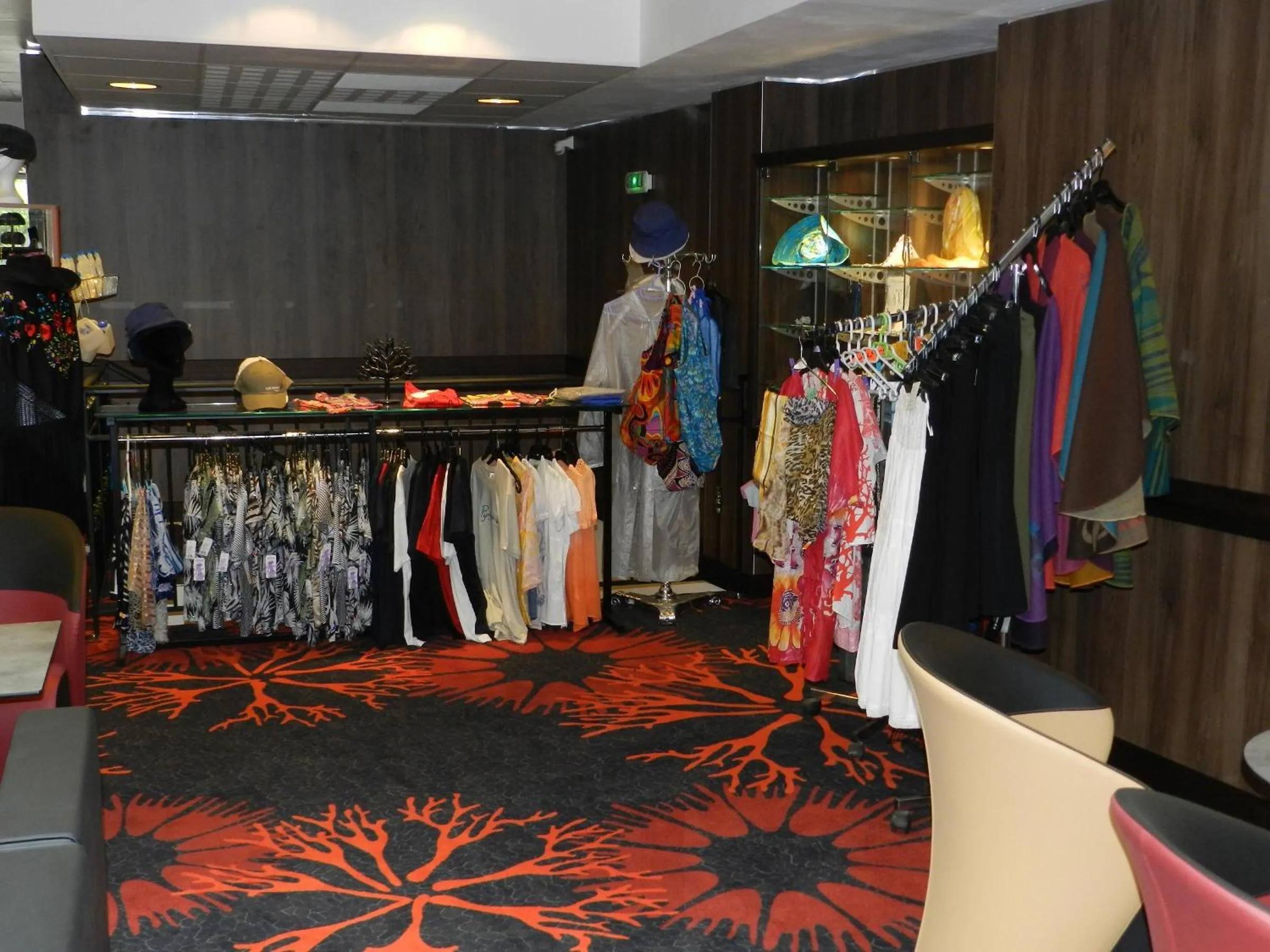 On-site shops in Hôtel Gloria & Avenue