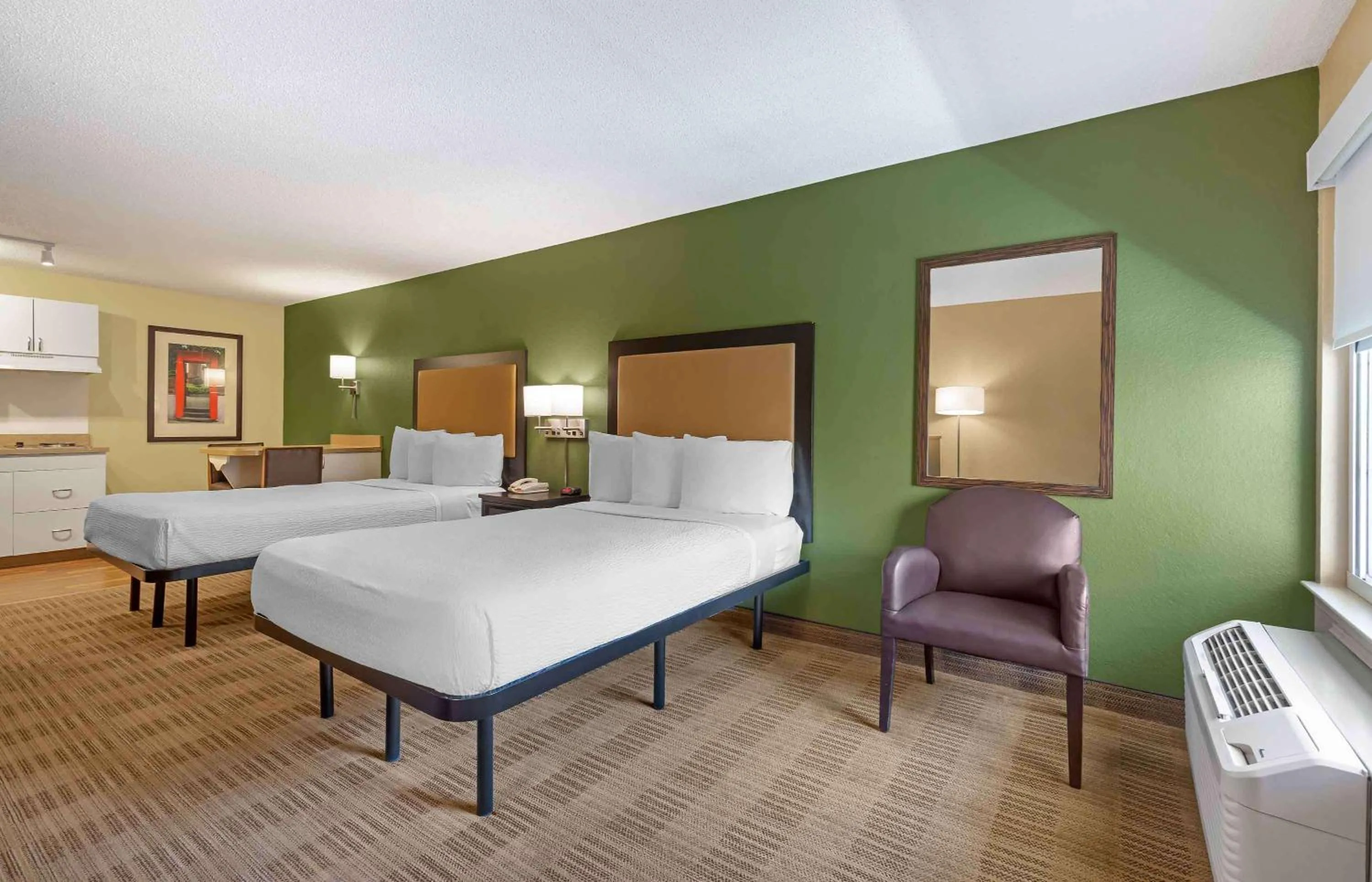 Bedroom, Bed in Extended Stay America Suites - Washington, DC - Falls Church - Merrifield