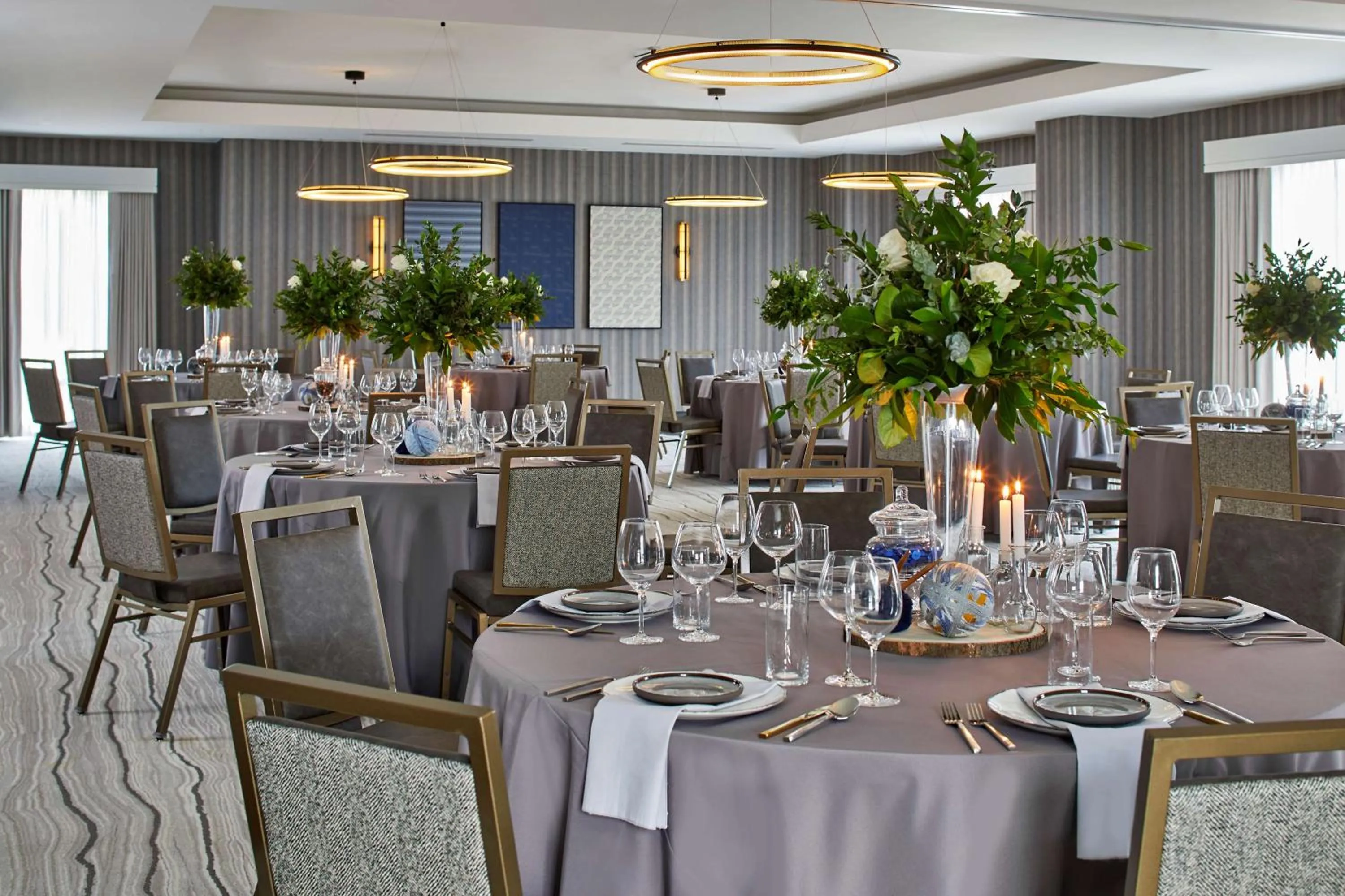 Dining area in Cumberland House Knoxville, Tapestry Collection by Hilton