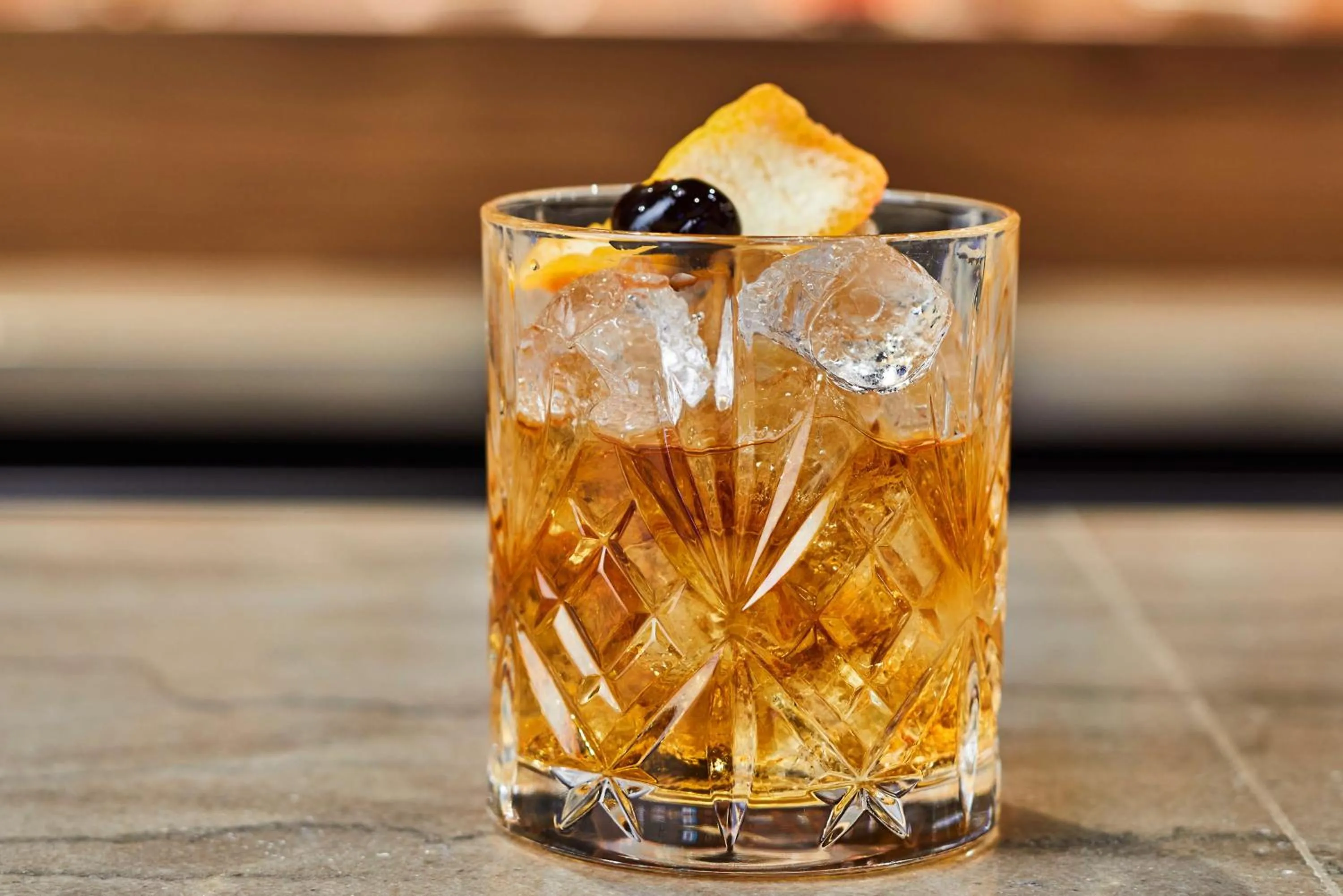 Lounge or bar in Cumberland House Knoxville, Tapestry Collection by Hilton