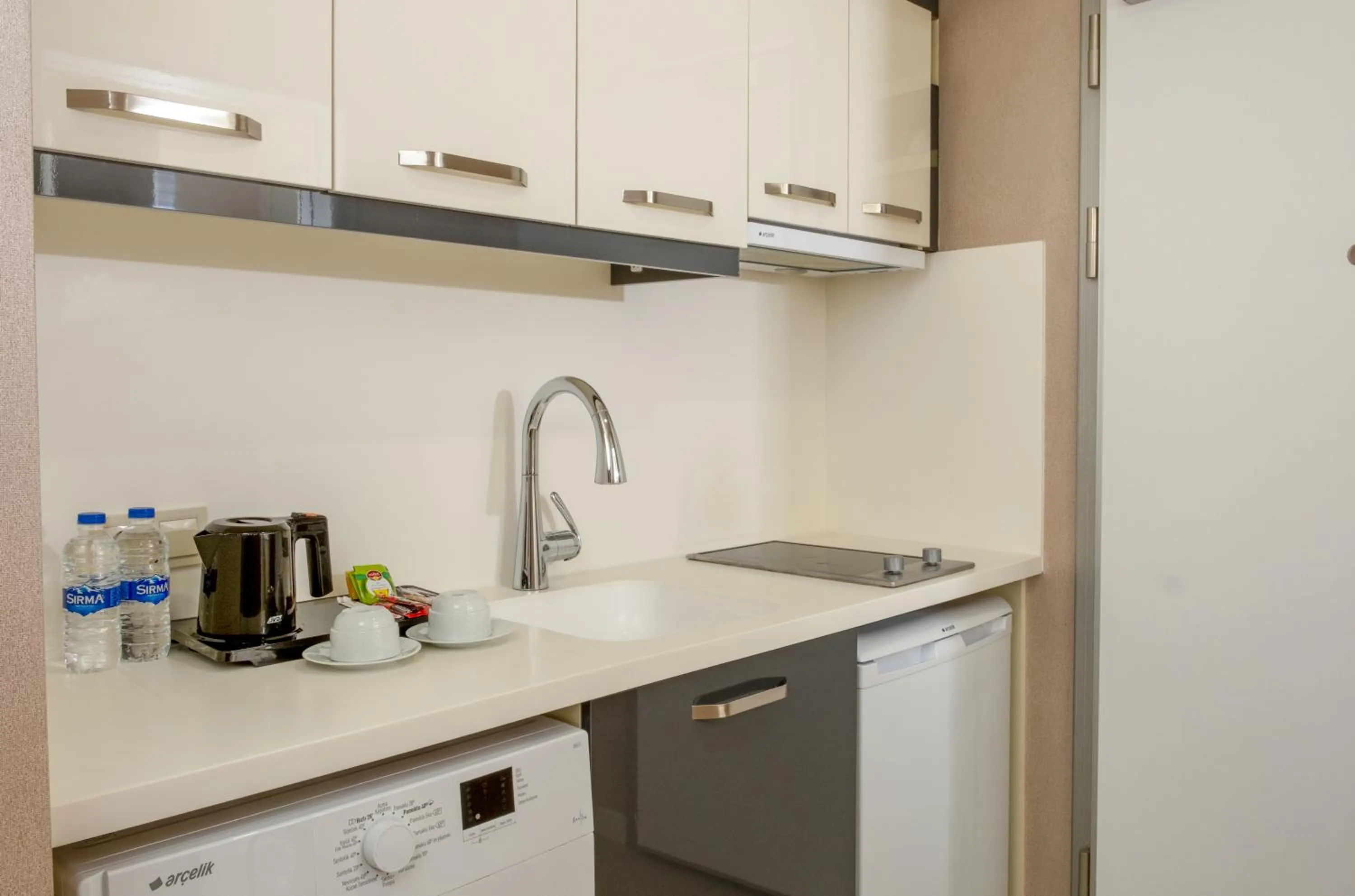 Coffee/tea facilities in Elm Suite Hotel